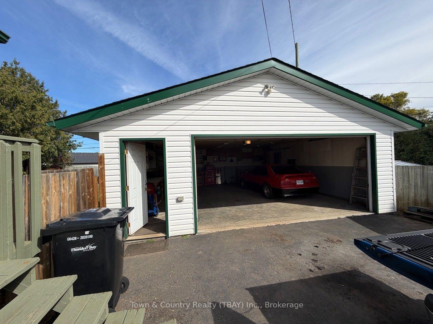 Photo 3 of 23 Gresley Court E, Thunder Bay, Current River — HOMEH