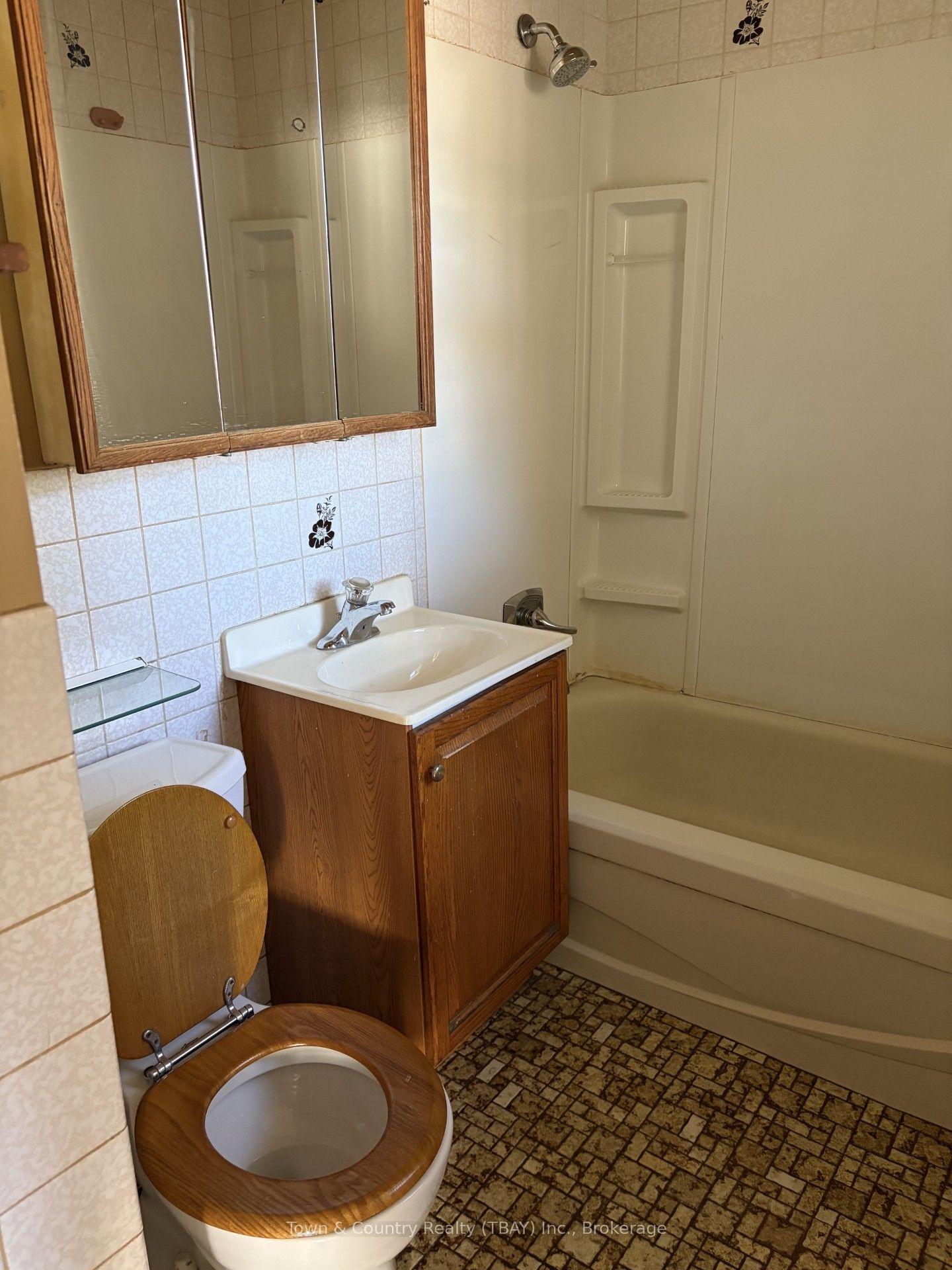 Photo 11 of 23 Gresley Court E, Thunder Bay, Current River — HOMEH