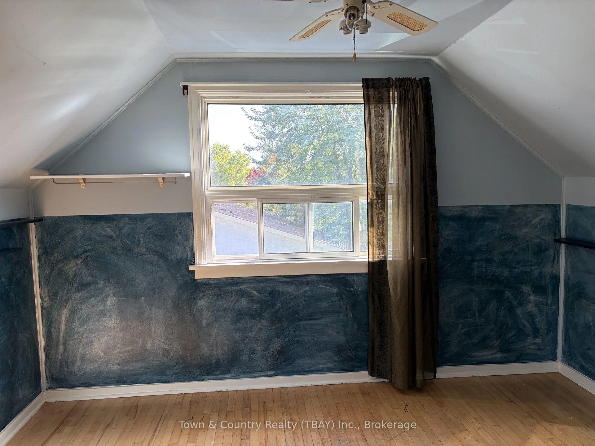 Photo 9 of 23 Gresley Court E, Thunder Bay, Current River — HOMEH