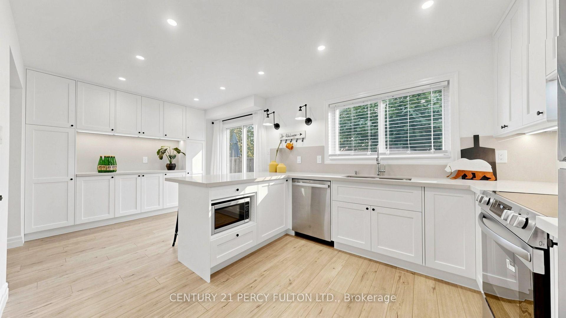 Photo 10 of 17 Harley Drive, Ajax, Central — HOMEH