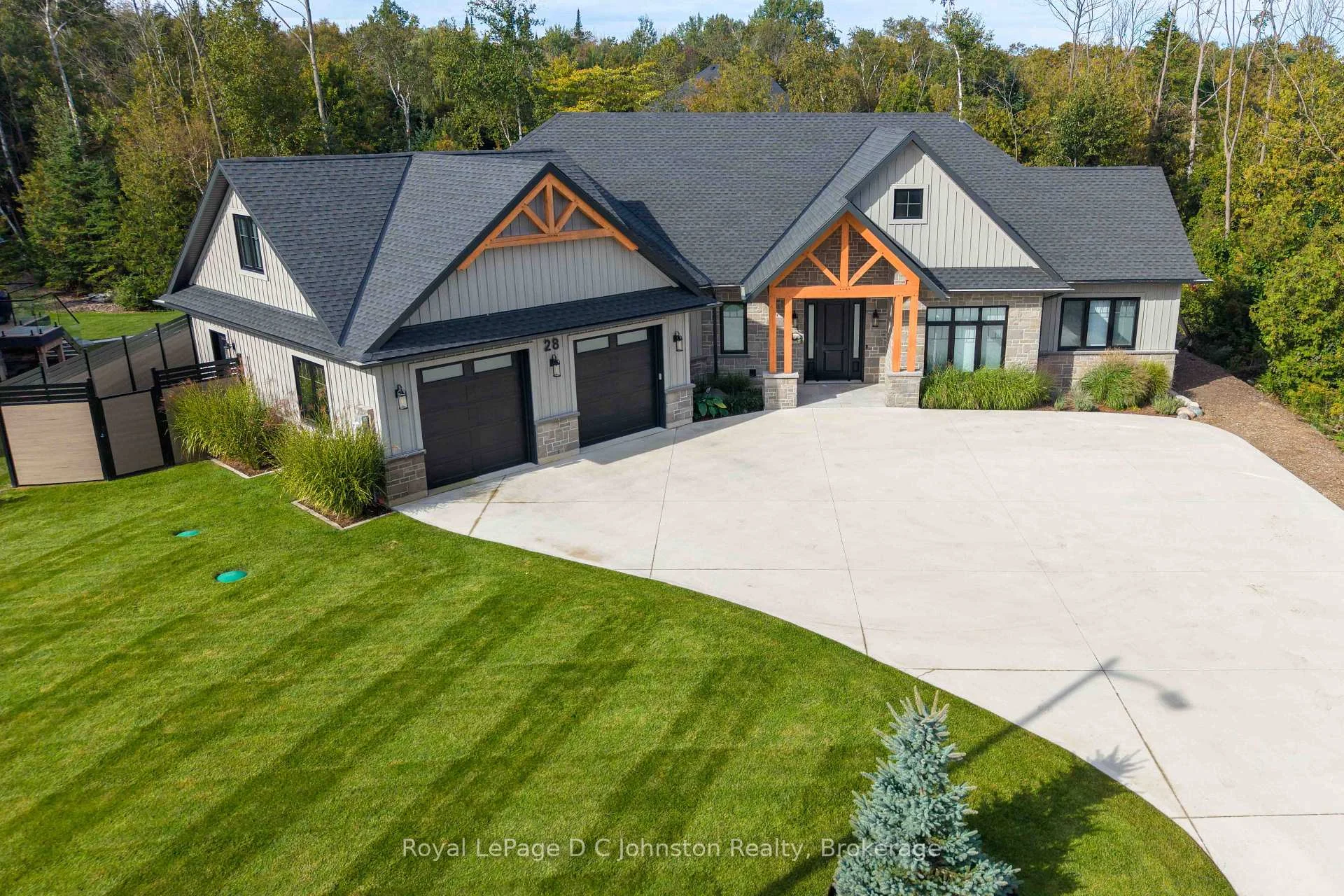 Photo of 28 Lakeside Woods Crescent