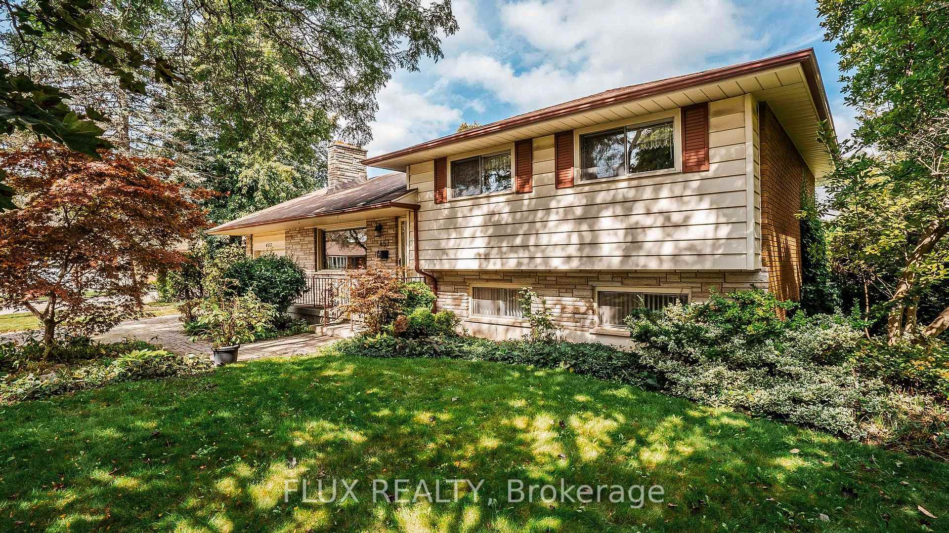 Photo of 457 Three Valleys Crescent
