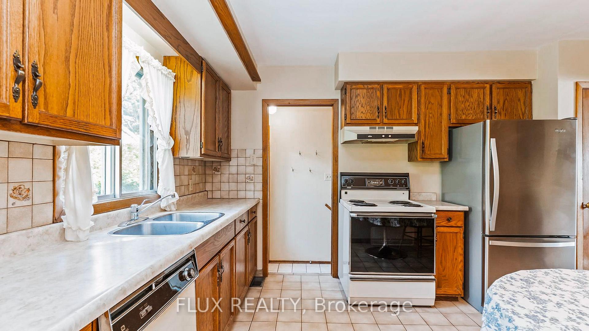 Photo 10 of 457 Three Valleys Crescent, London, South J — HOMEH