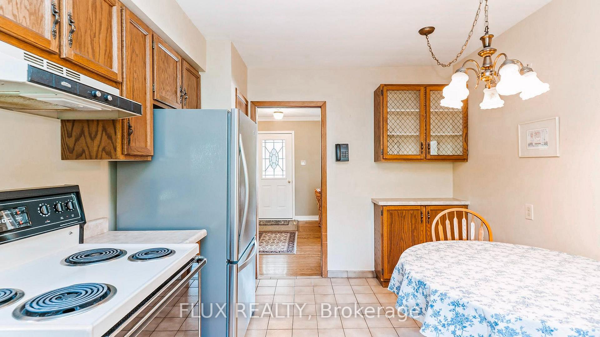 Photo 13 of 457 Three Valleys Crescent, London, South J — HOMEH