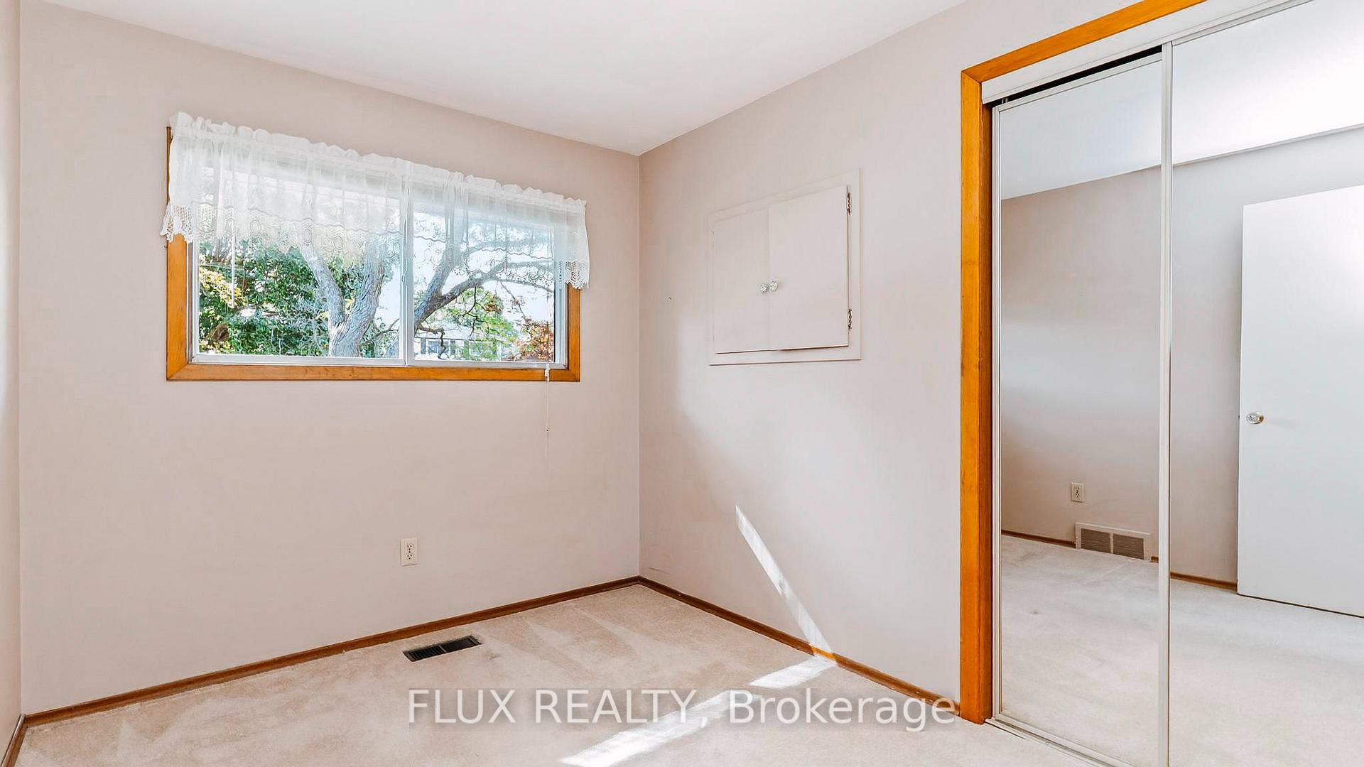 Photo 17 of 457 Three Valleys Crescent, London, South J — HOMEH