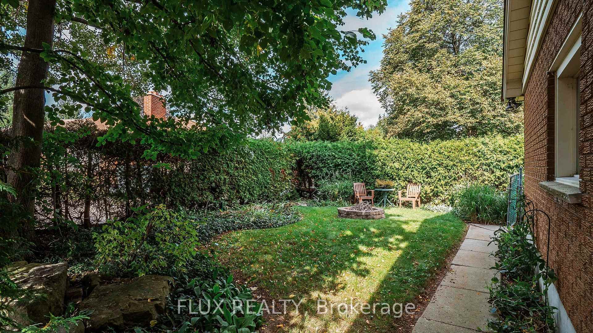 Photo 33 of 457 Three Valleys Crescent, London, South J — HOMEH