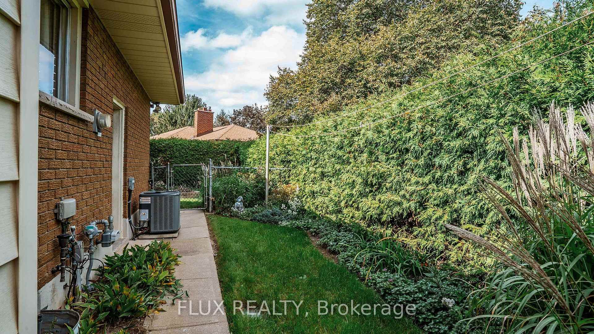 Photo 36 of 457 Three Valleys Crescent, London, South J — HOMEH