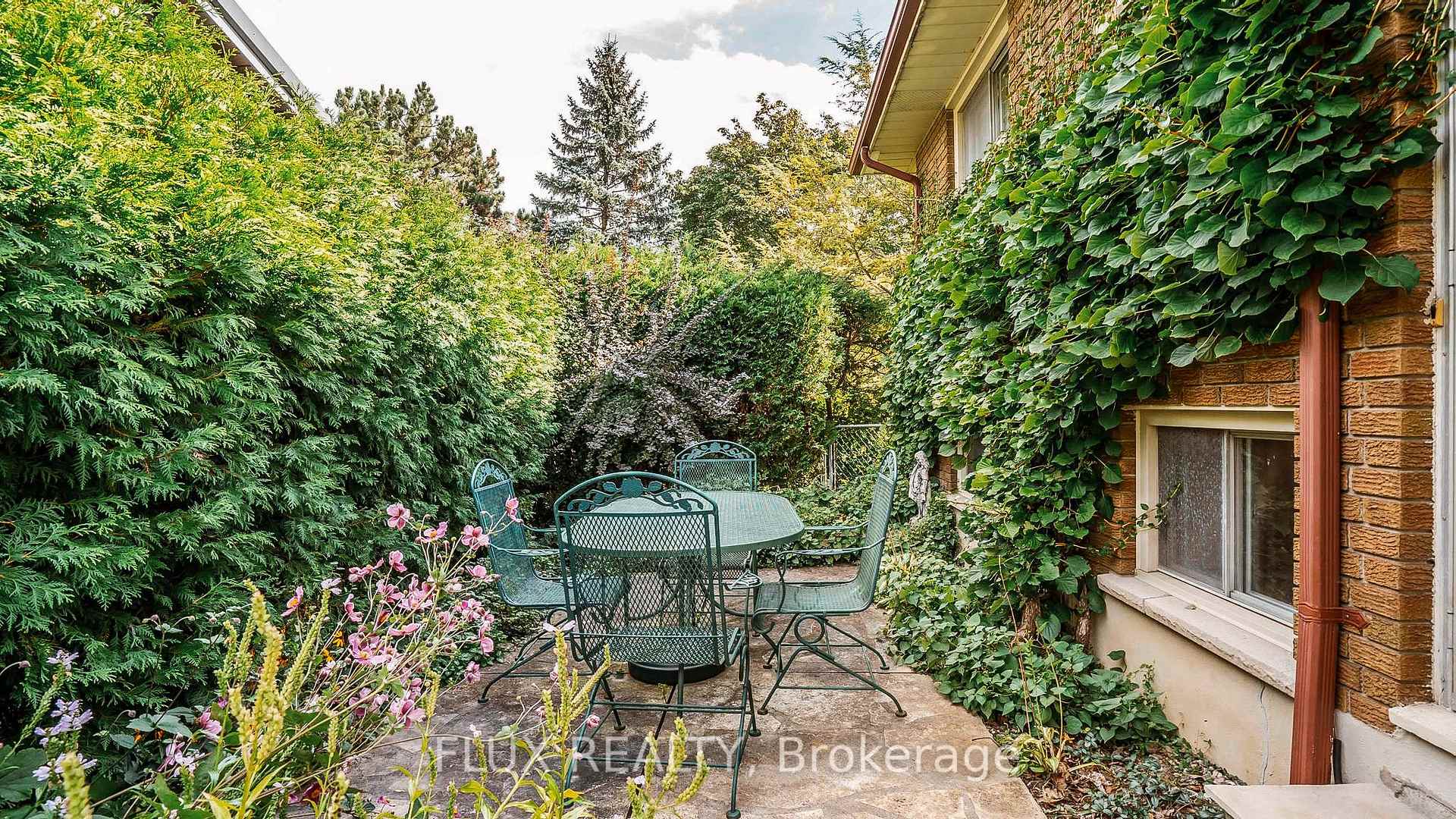 Photo 37 of 457 Three Valleys Crescent, London, South J — HOMEH