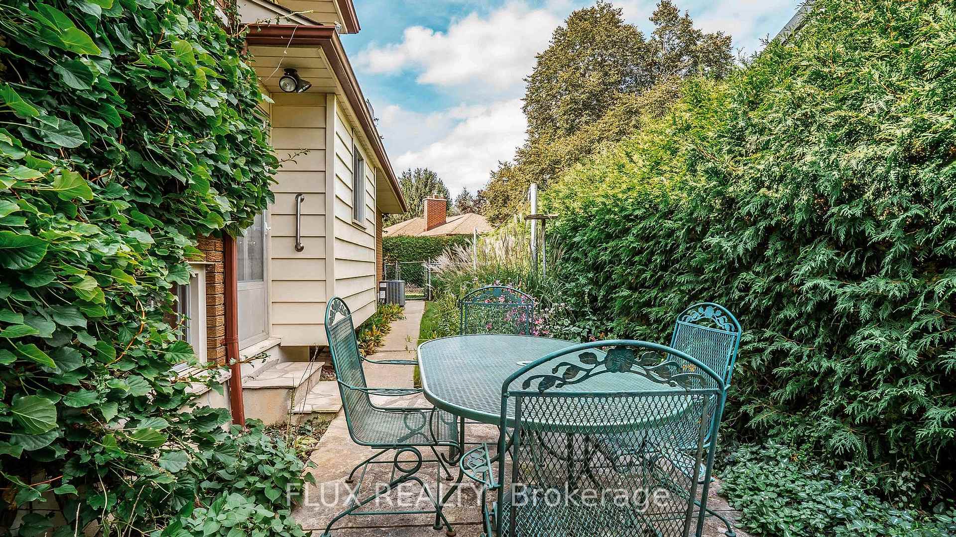 Photo 38 of 457 Three Valleys Crescent, London, South J — HOMEH