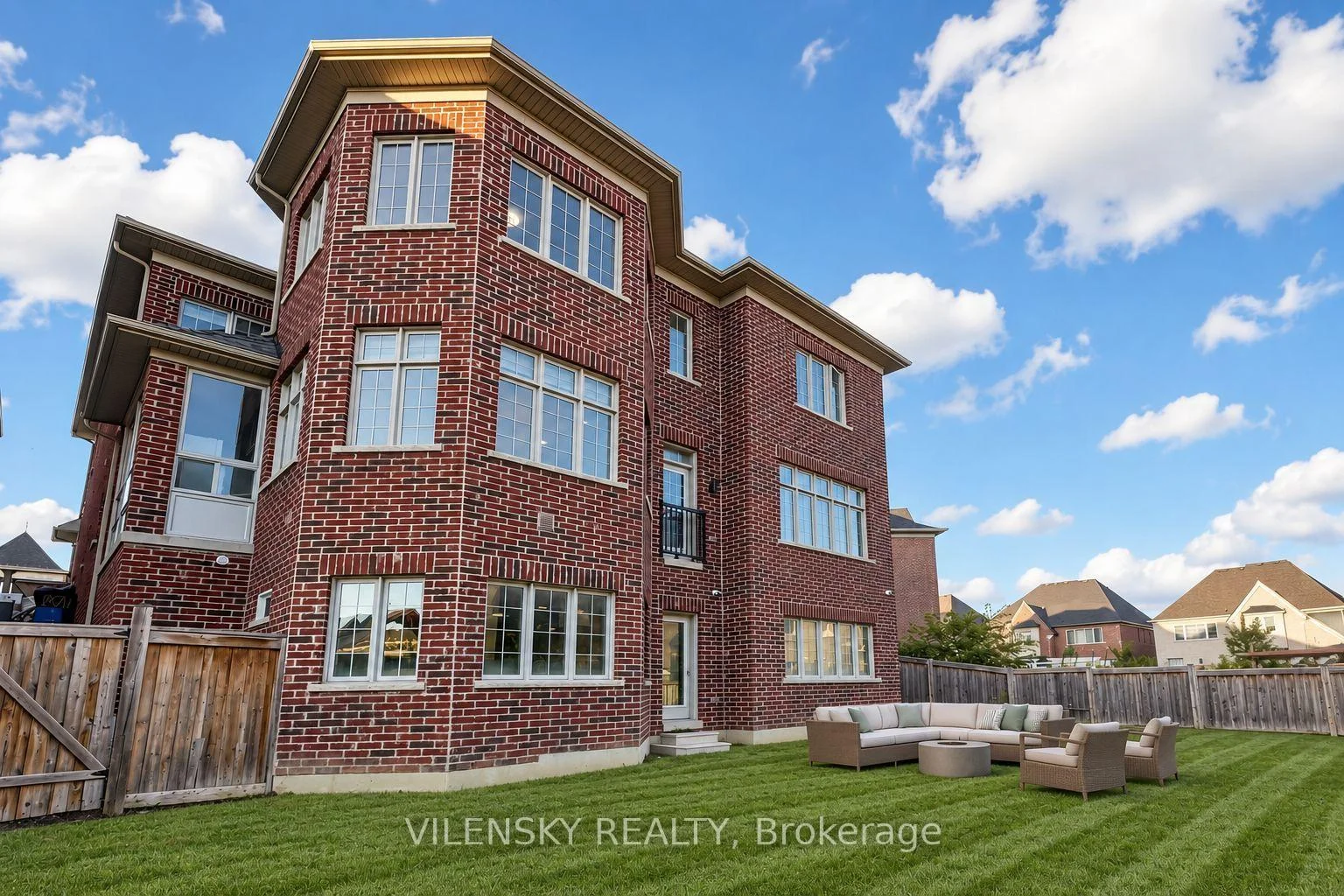 Photo 47 of 37 Scuffler Drive, Vaughan, Patterson — HOMEH