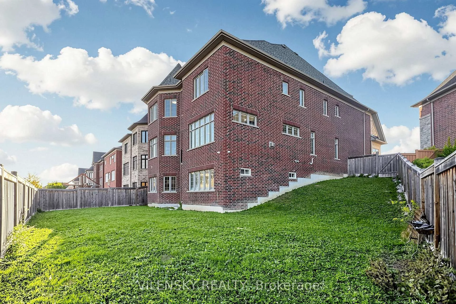 Photo 52 of 37 Scuffler Drive, Vaughan, Patterson — HOMEH