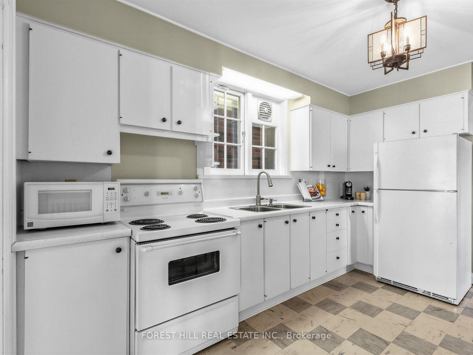 Photo 9 of 28 Castle Knock Road, Toronto, Lawrence Park South — HOMEH