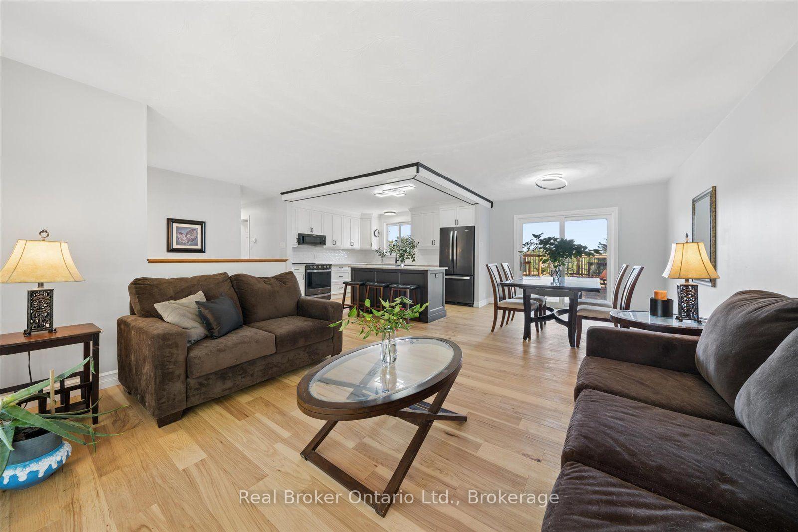 Photo 10 of 210 Patricia Crescent, Selwyn — HOMEH
