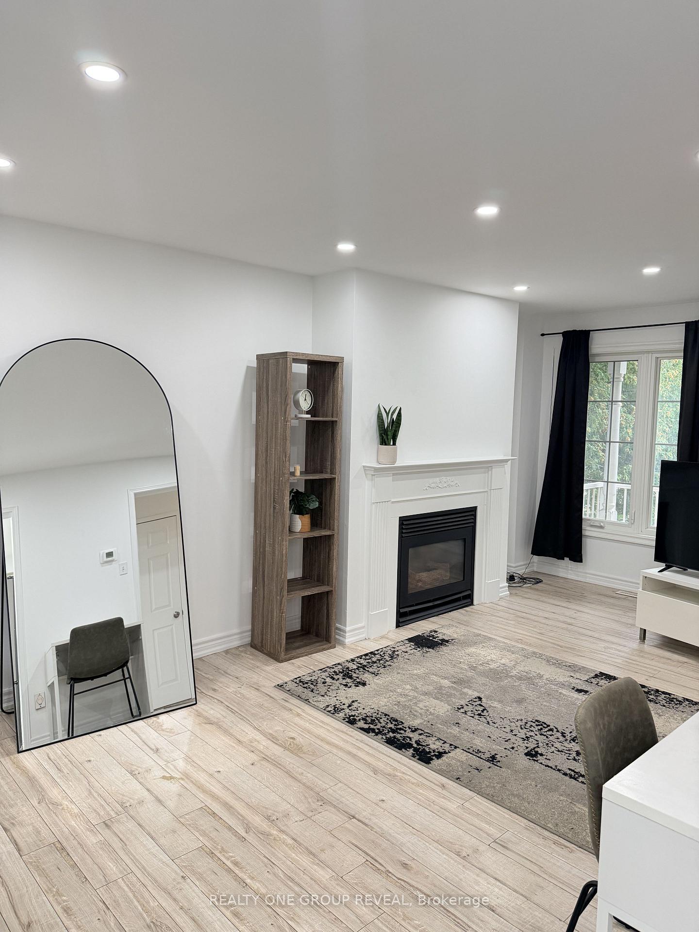 Photo 2 of 1027 Ridgemount Boulevard, Oshawa, Pinecrest — HOMEH