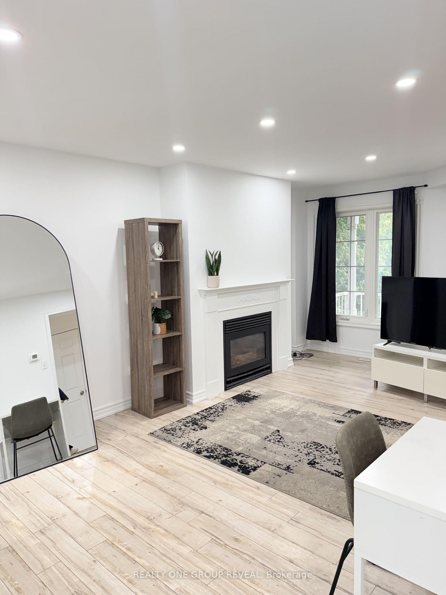 Photo 3 of 1027 Ridgemount Boulevard, Oshawa, Pinecrest — HOMEH