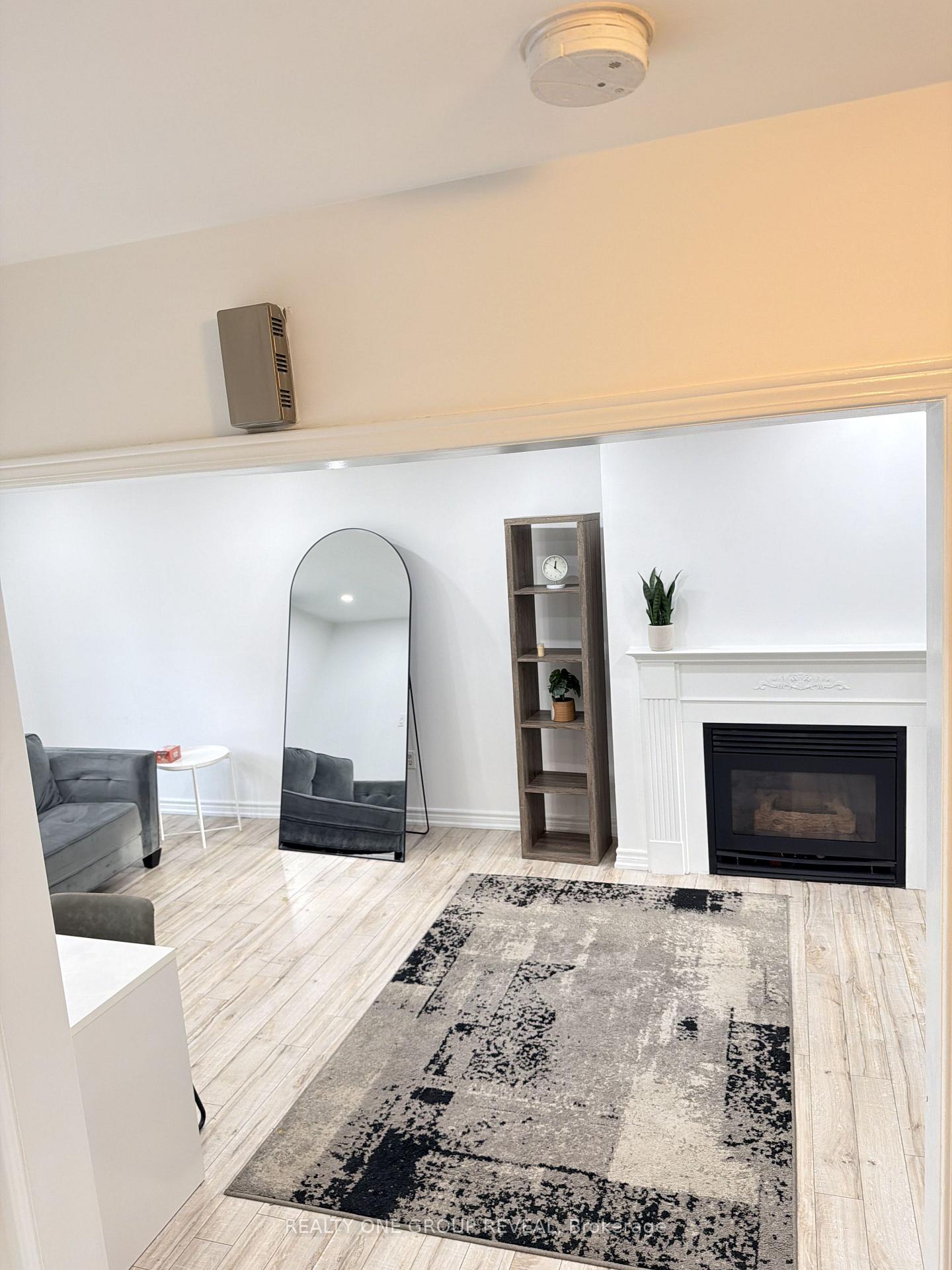 Photo 4 of 1027 Ridgemount Boulevard, Oshawa, Pinecrest — HOMEH