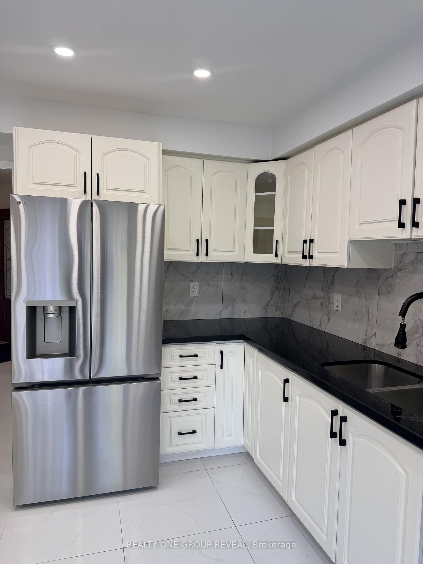 Photo 13 of 1027 Ridgemount Boulevard, Oshawa, Pinecrest — HOMEH