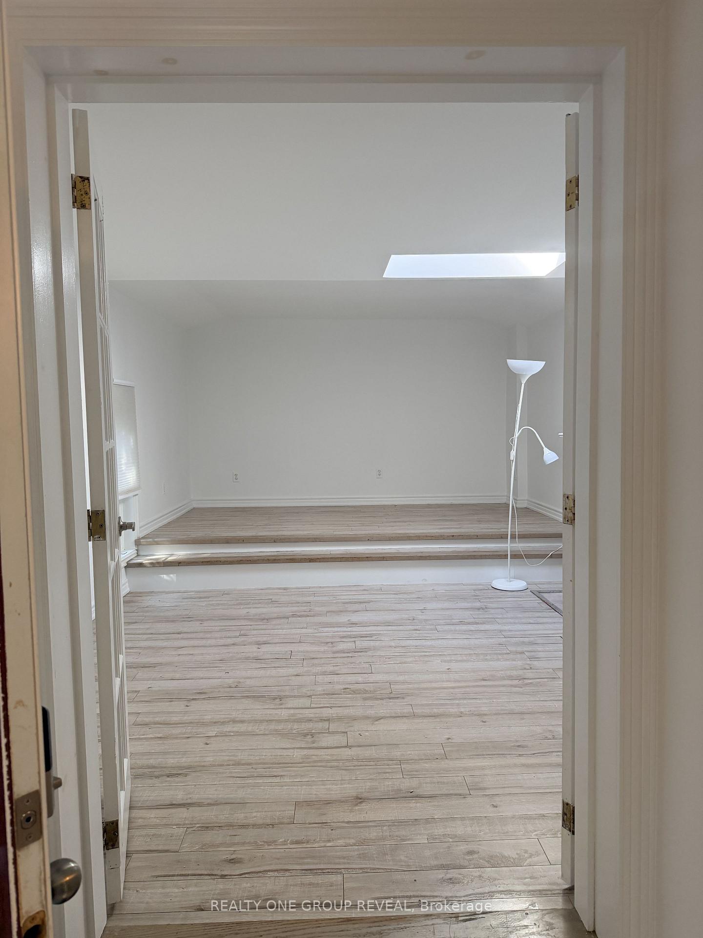 Photo 18 of 1027 Ridgemount Boulevard, Oshawa, Pinecrest — HOMEH