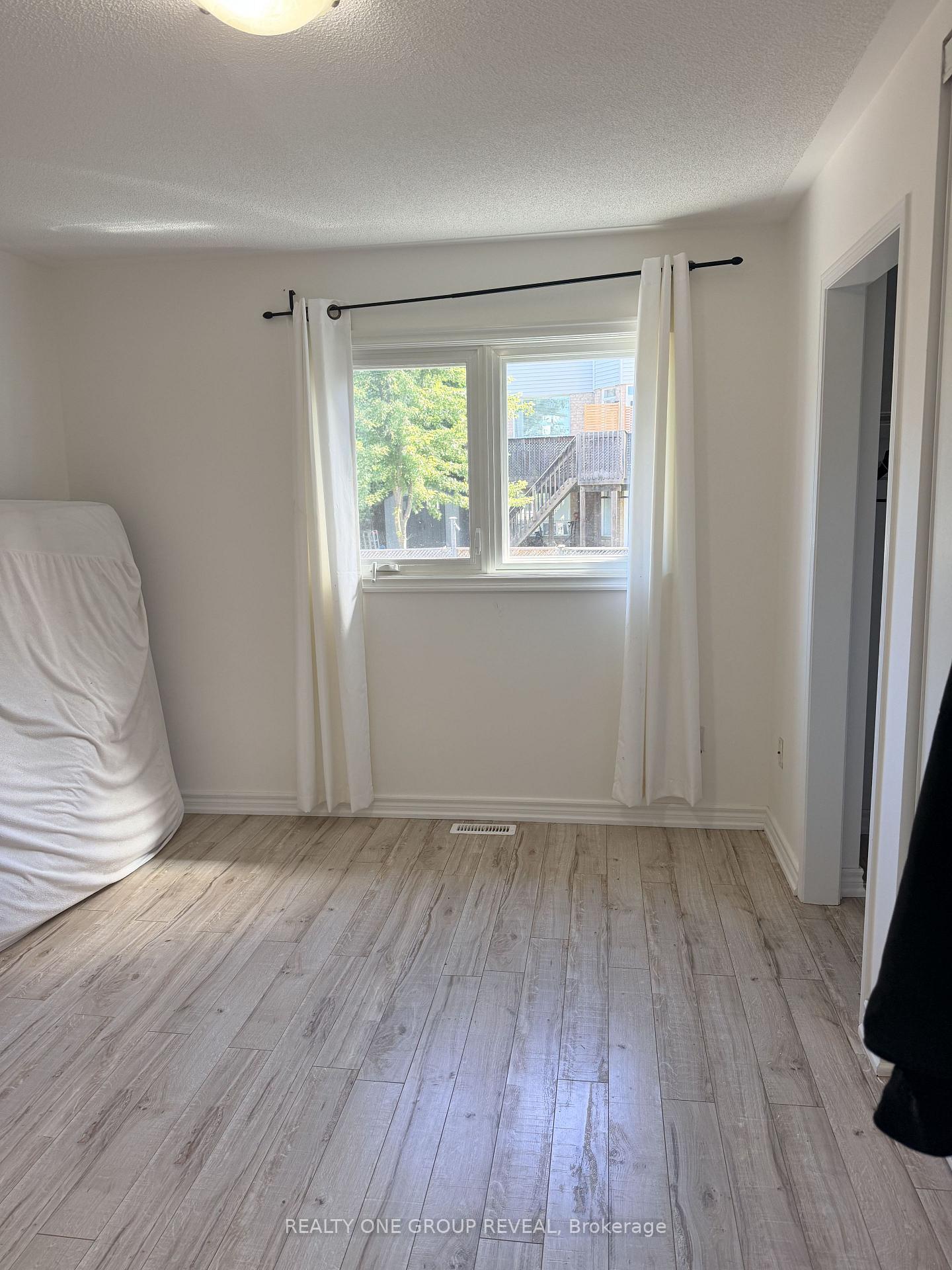 Photo 20 of 1027 Ridgemount Boulevard, Oshawa, Pinecrest — HOMEH