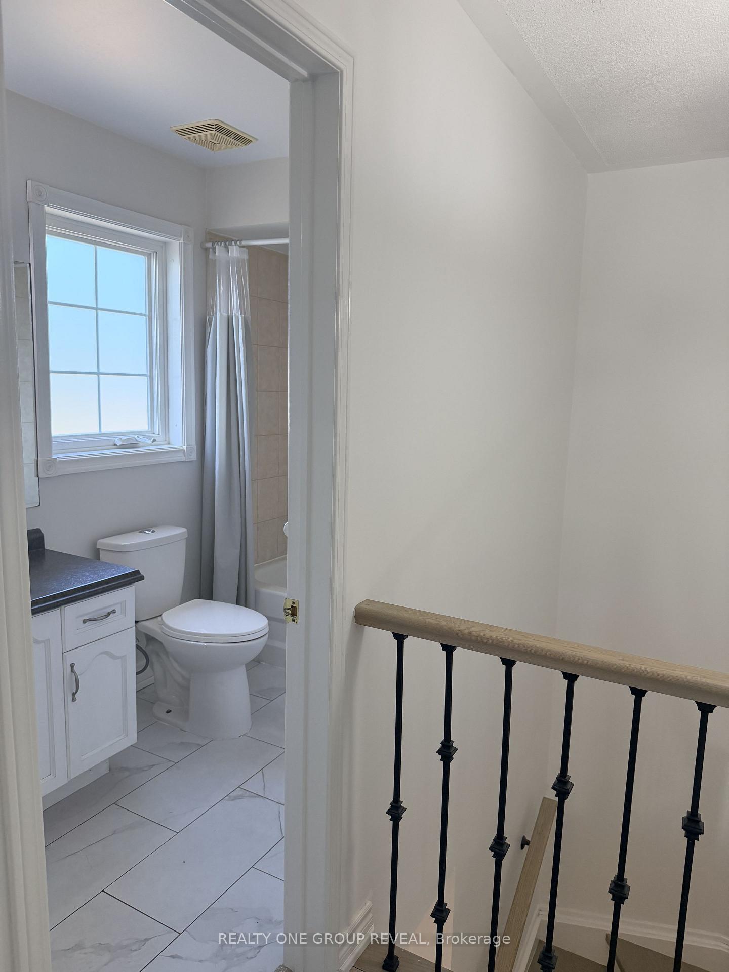 Photo 24 of 1027 Ridgemount Boulevard, Oshawa, Pinecrest — HOMEH