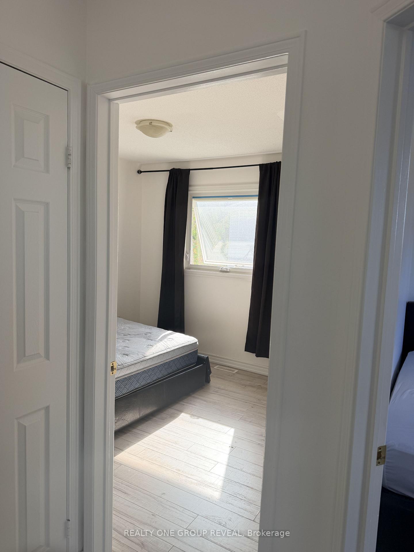 Photo 25 of 1027 Ridgemount Boulevard, Oshawa, Pinecrest — HOMEH