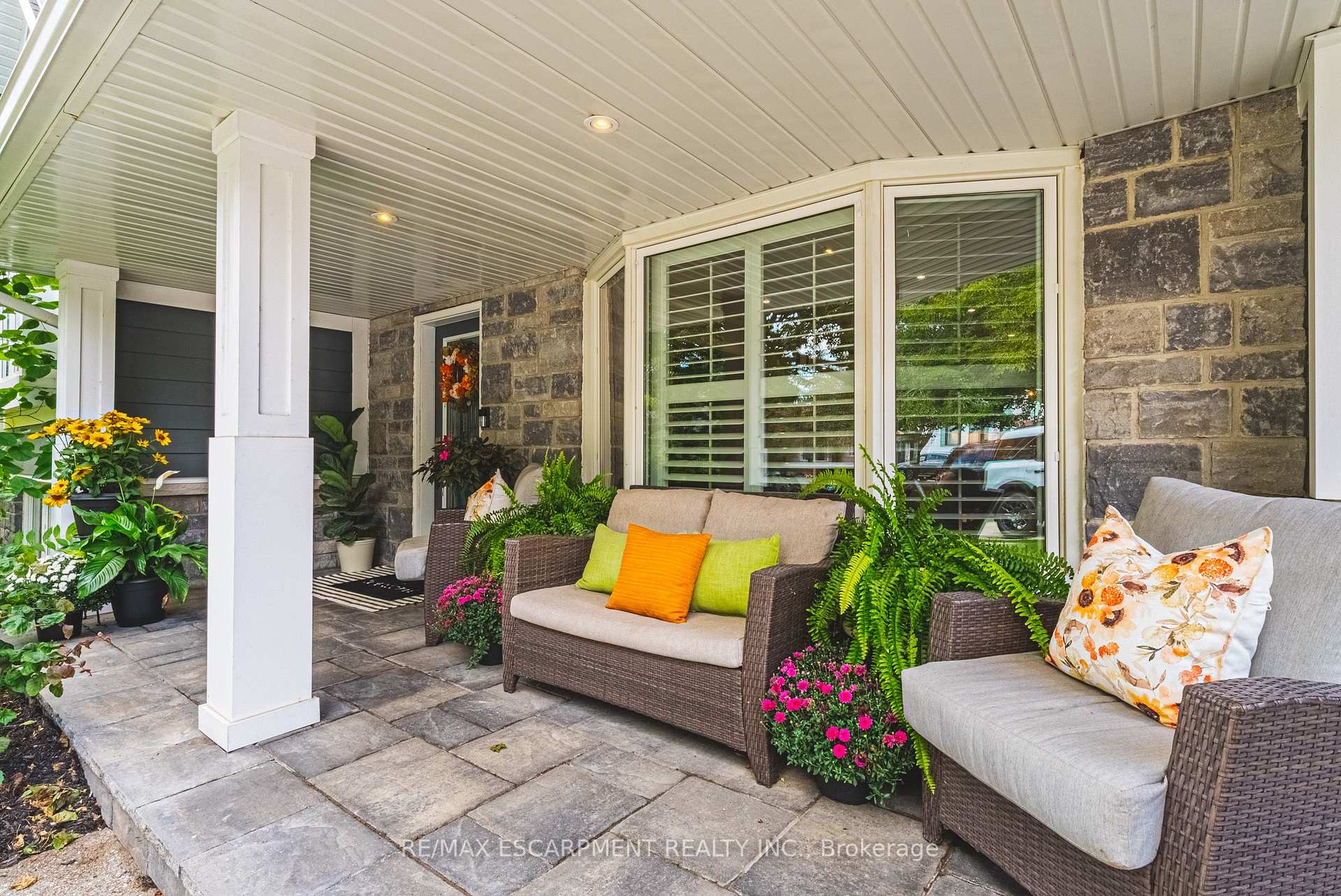 Photo 6 of 581 Holly Hill Crescent, Burlington, Freeman — HOMEH