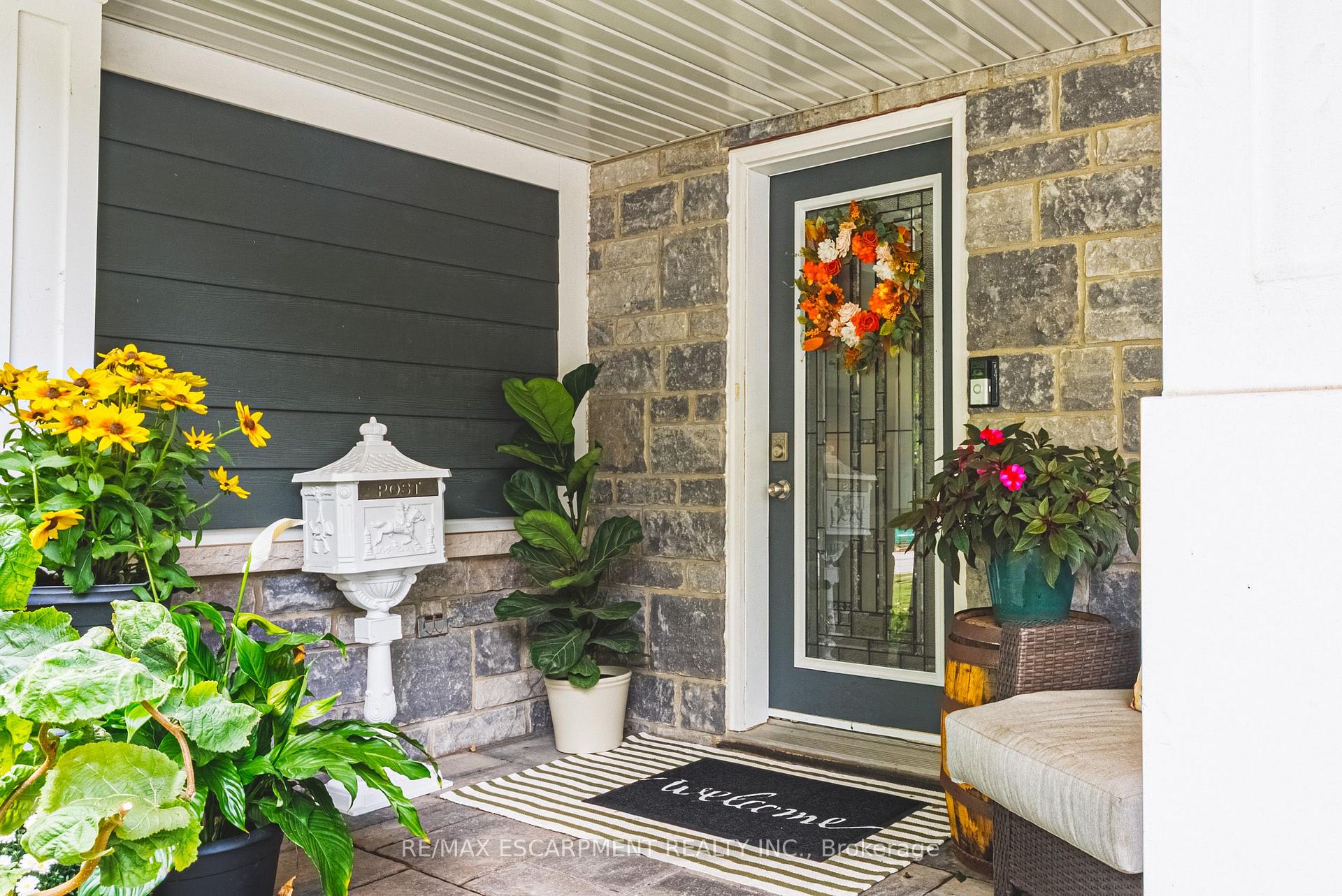 Photo 8 of 581 Holly Hill Crescent, Burlington, Freeman — HOMEH