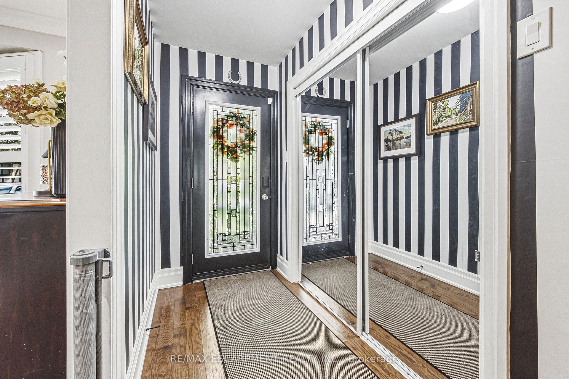 Photo 10 of 581 Holly Hill Crescent, Burlington, Freeman — HOMEH