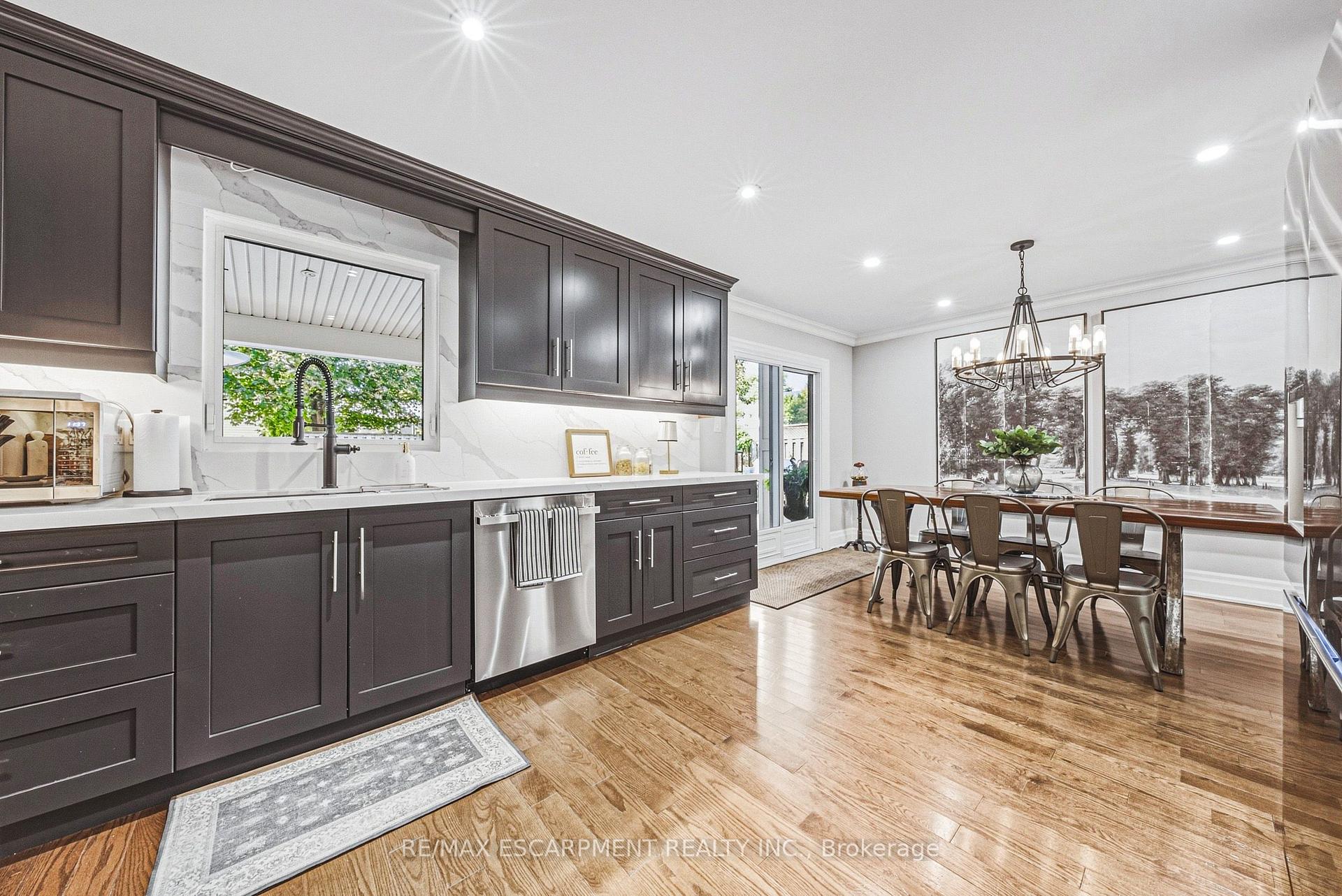 Photo 18 of 581 Holly Hill Crescent, Burlington, Freeman — HOMEH
