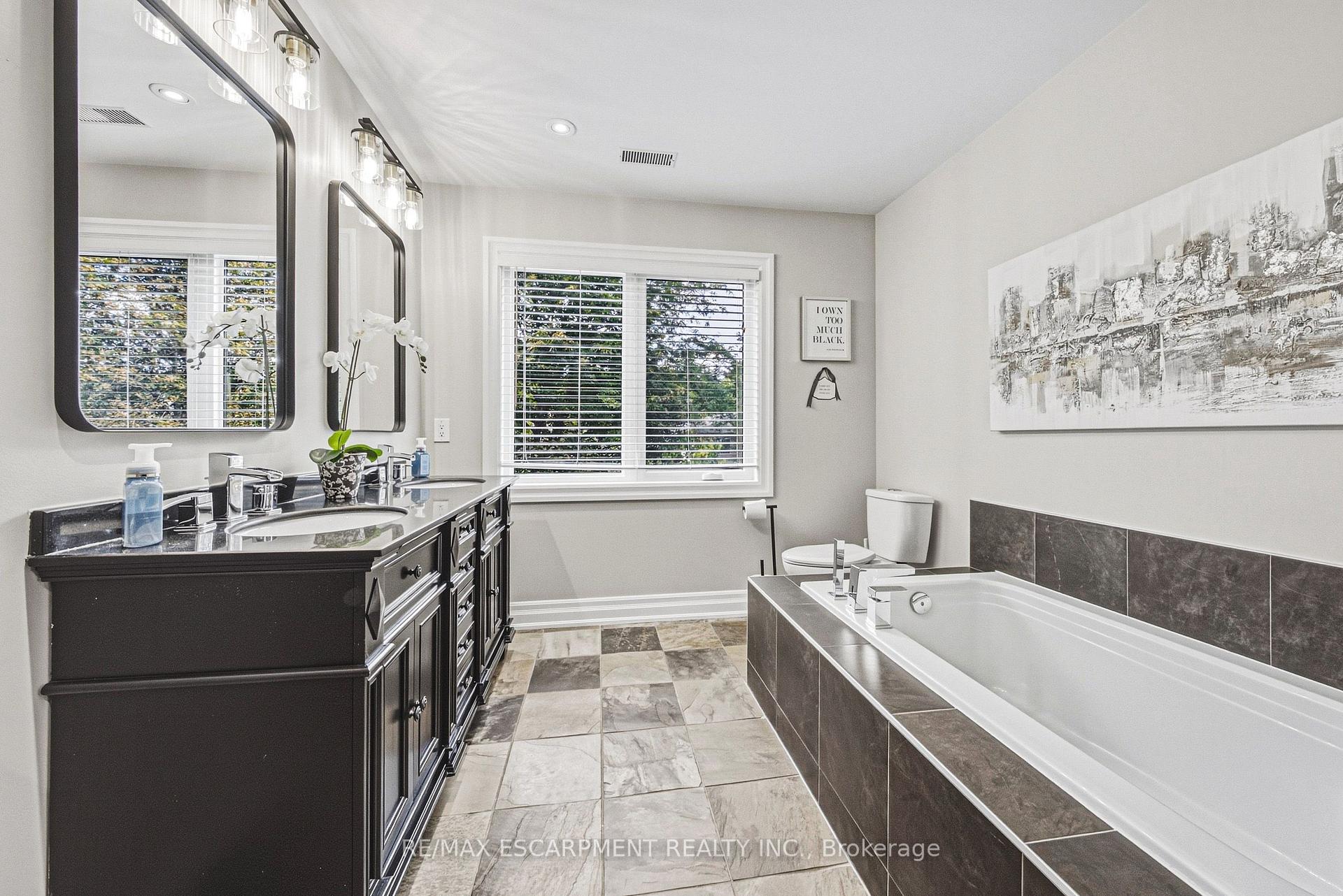 Photo 25 of 581 Holly Hill Crescent, Burlington, Freeman — HOMEH