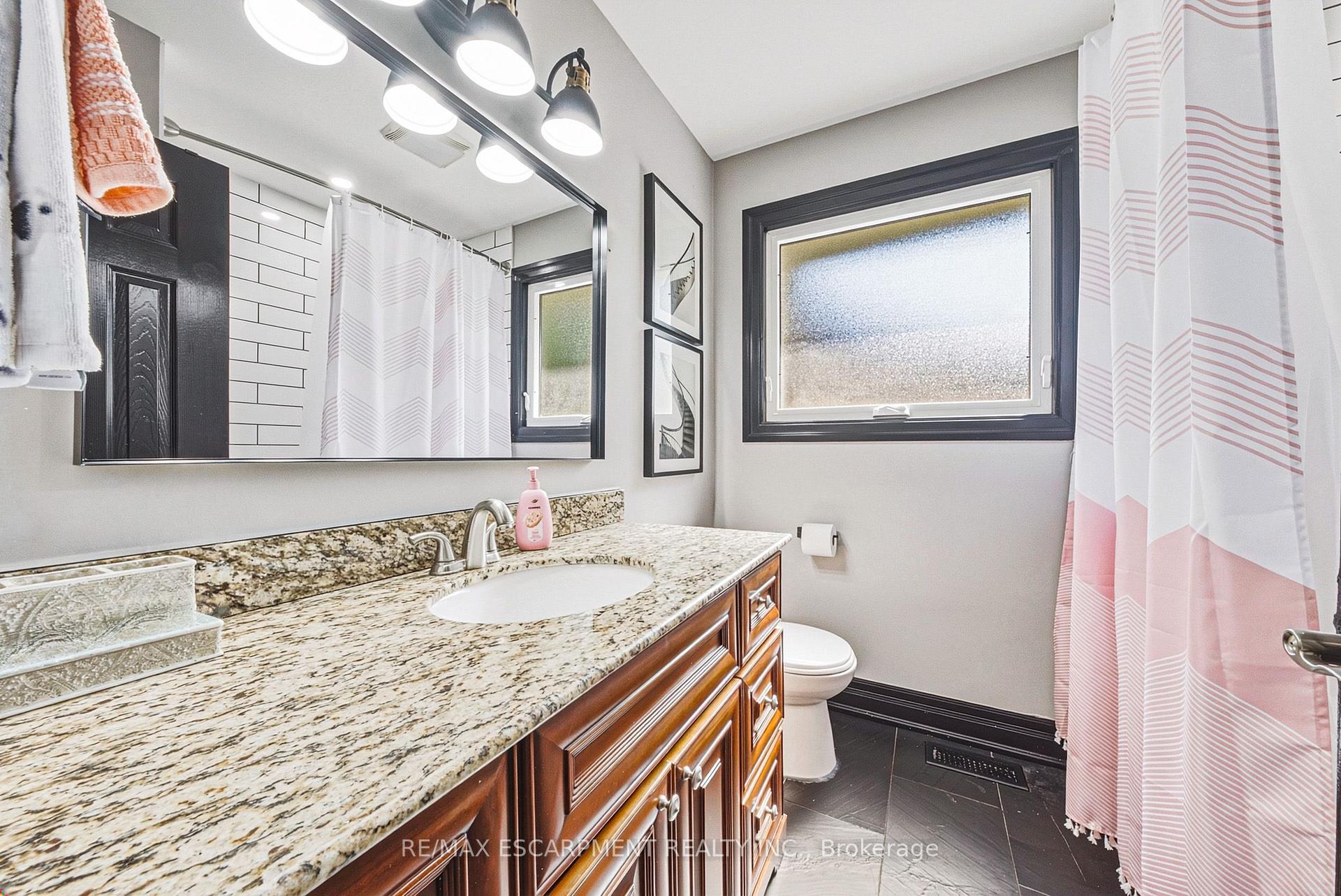 Photo 31 of 581 Holly Hill Crescent, Burlington, Freeman — HOMEH