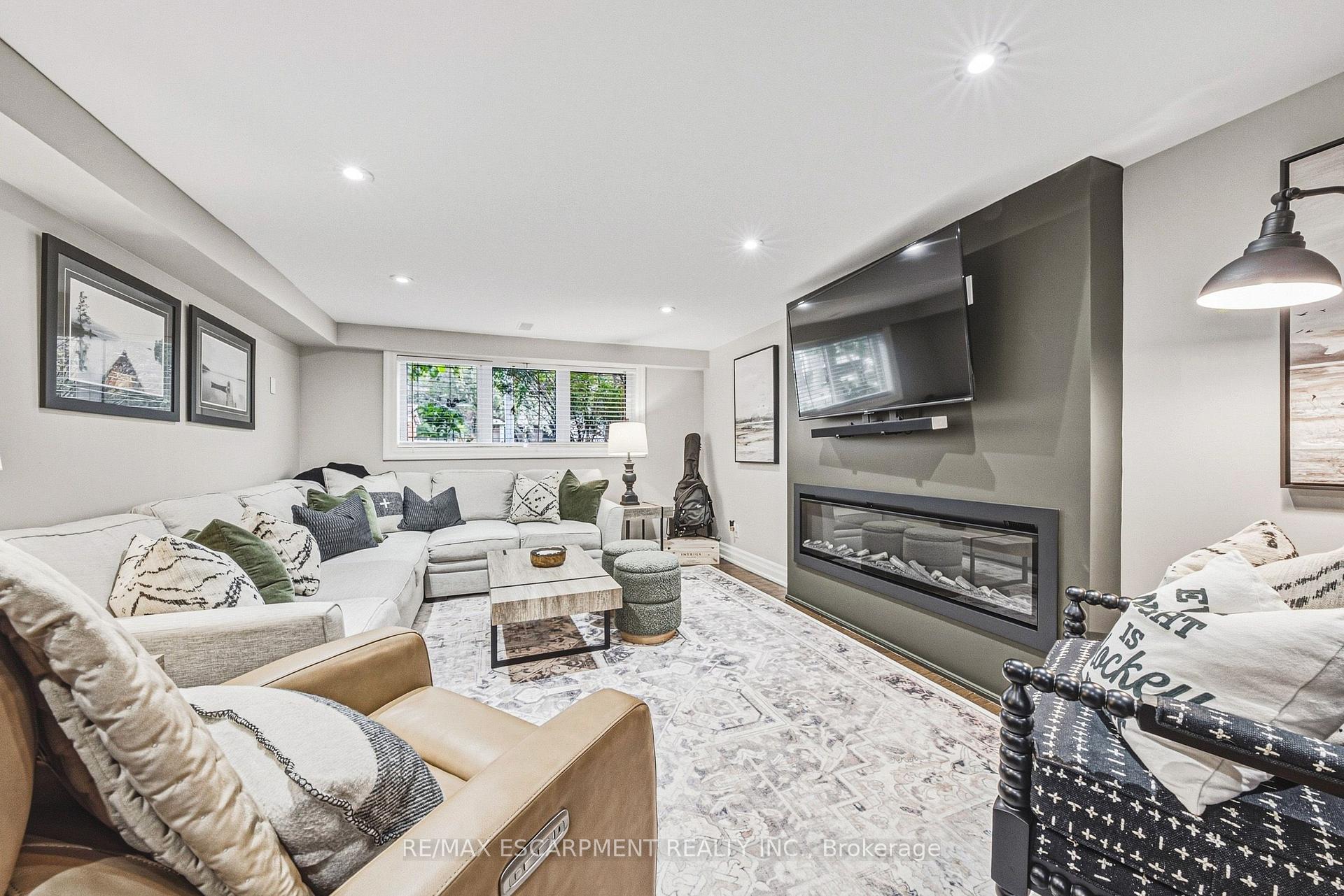 Photo 35 of 581 Holly Hill Crescent, Burlington, Freeman — HOMEH