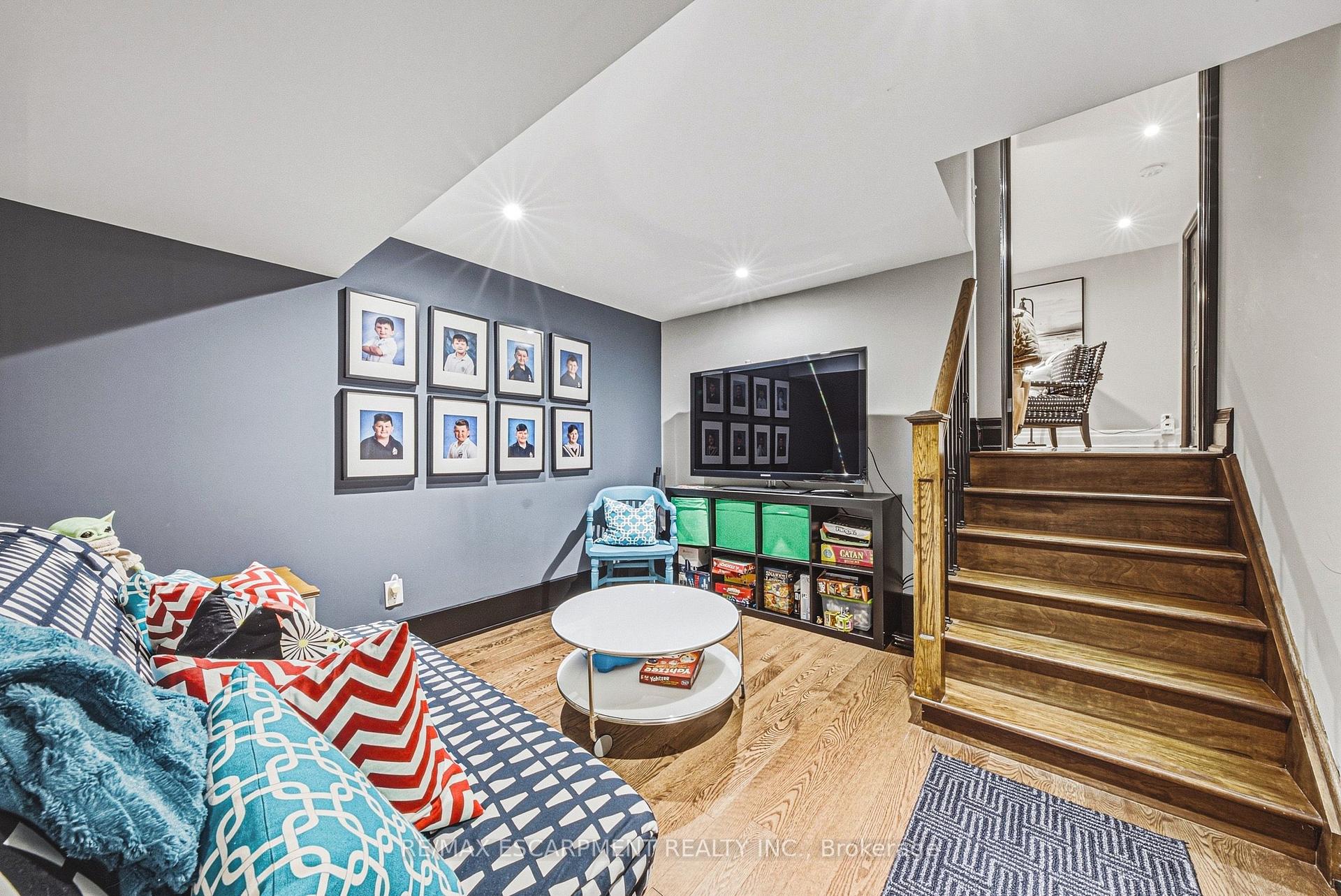 Photo 40 of 581 Holly Hill Crescent, Burlington, Freeman — HOMEH