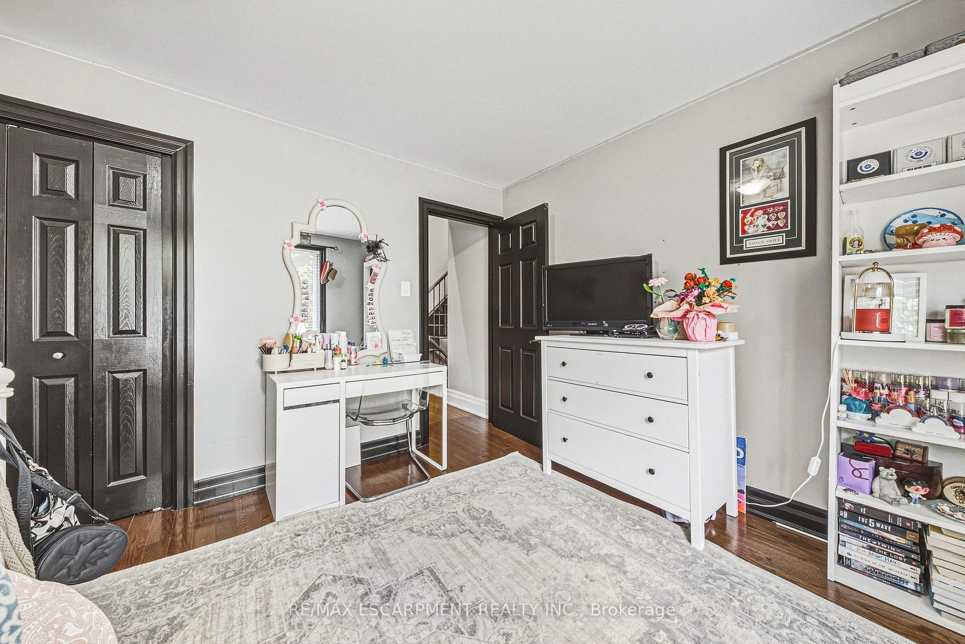 Photo 20 of 581 Holly Hill Crescent, Burlington, Freeman — HOMEH