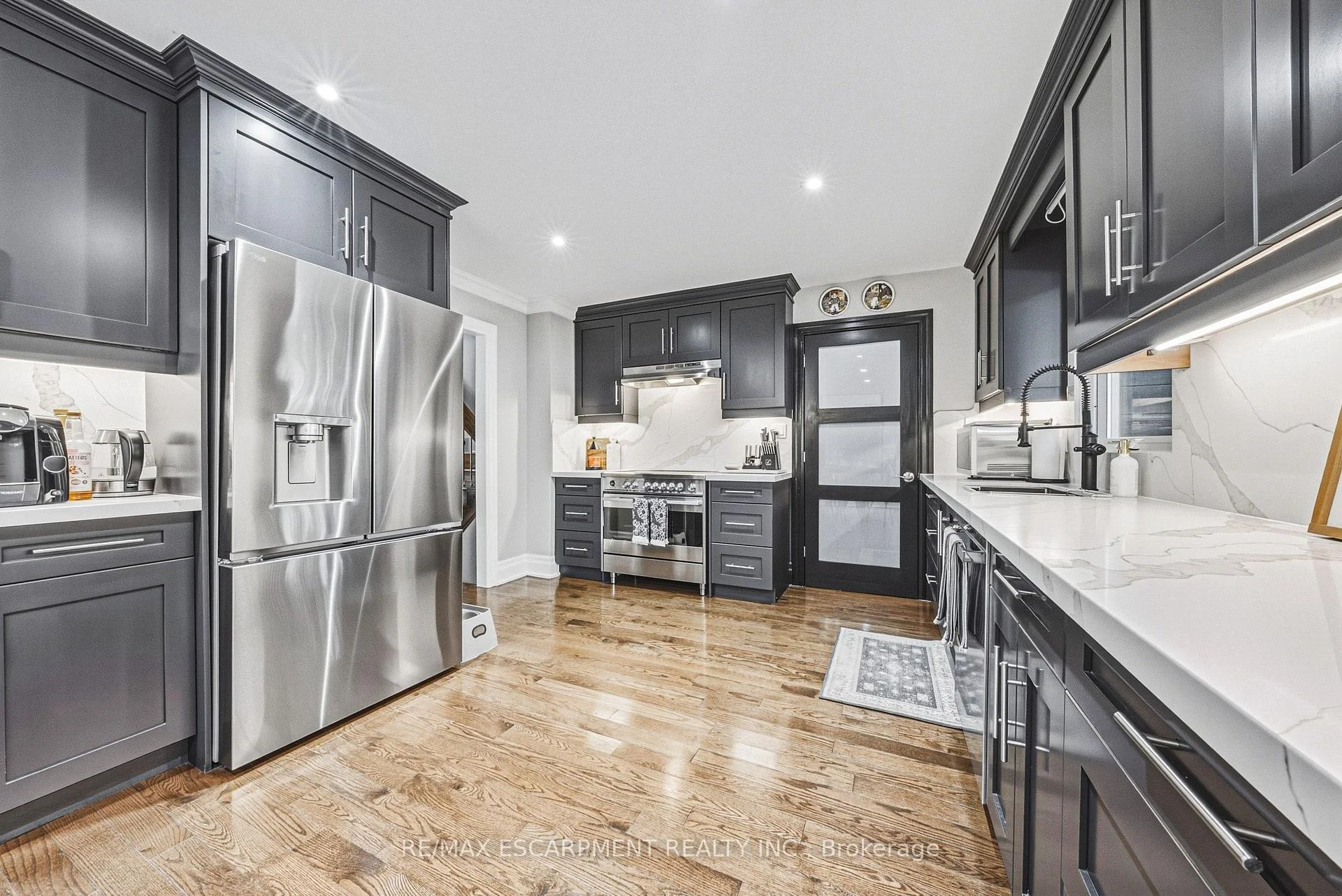 Photo 21 of 581 Holly Hill Crescent, Burlington, Freeman — HOMEH