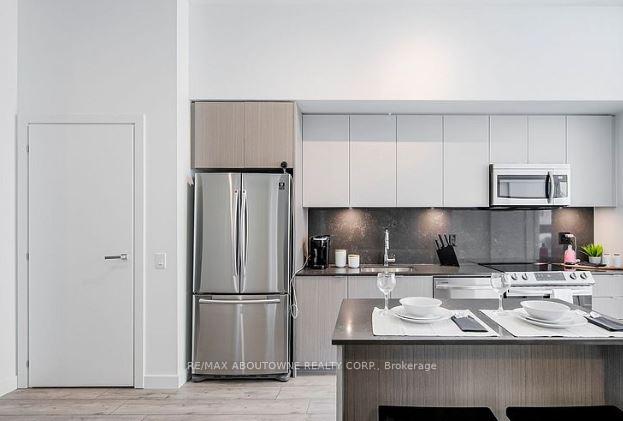 Photo 5 of Unit A917, 125 Bronte Road, Oakville, Bronte — HOMEH