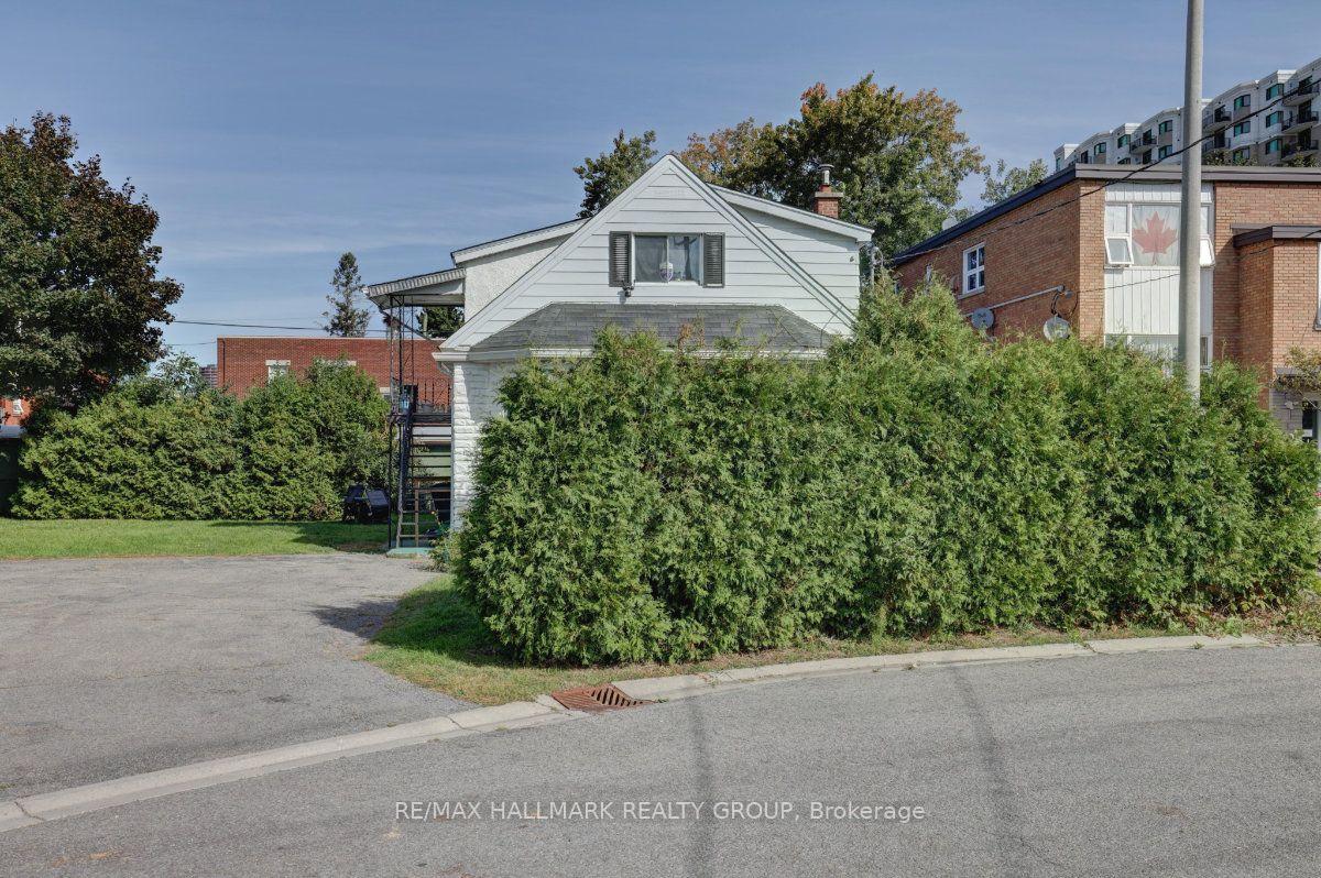 Photo 2 of 25 Wright Street, Ottawa, Overbrook — HOMEH