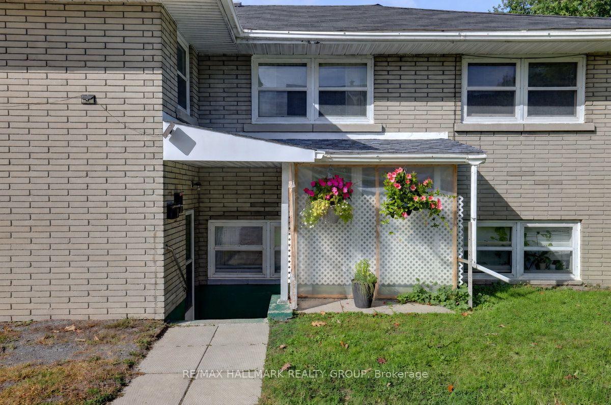 Photo 37 of 23 Wright Street, Ottawa, Overbrook — HOMEH