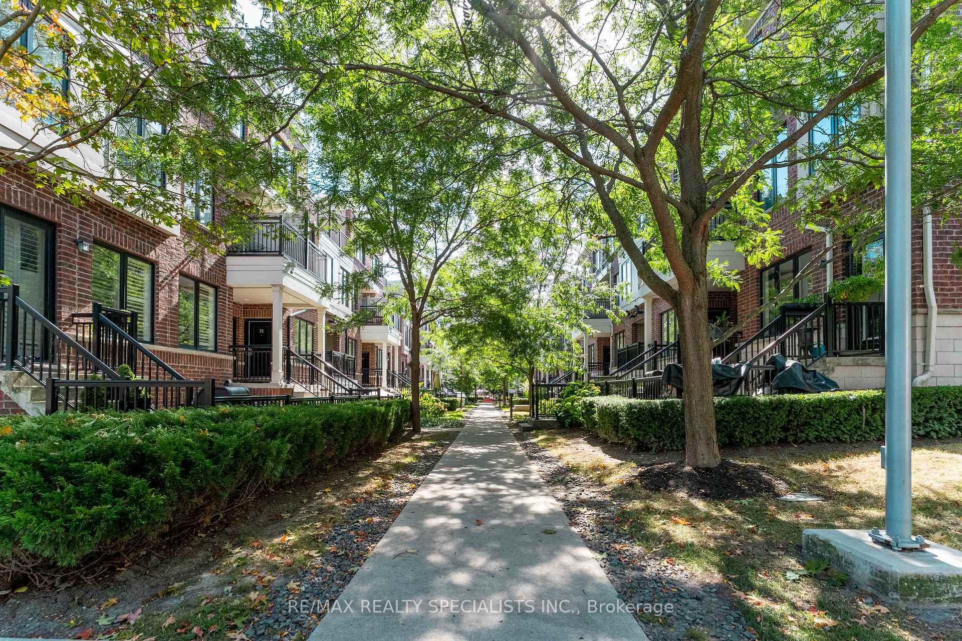 Photo 3 of Unit 34, 120 Twenty Fourth Street, Etobicoke, Long Branch — HOMEH