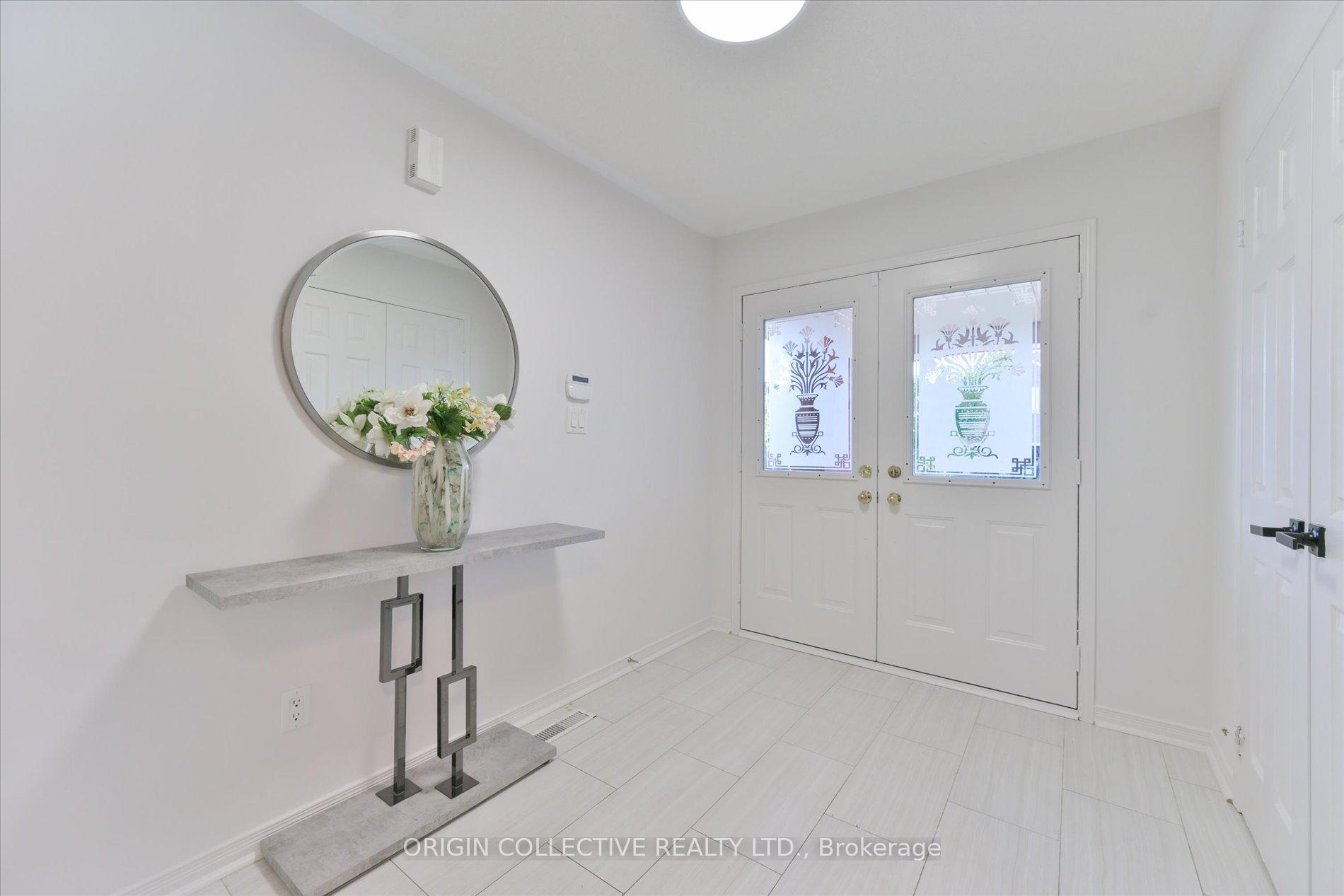 Photo 2 of 156 Monteith Crescent, Vaughan, Maple — HOMEH