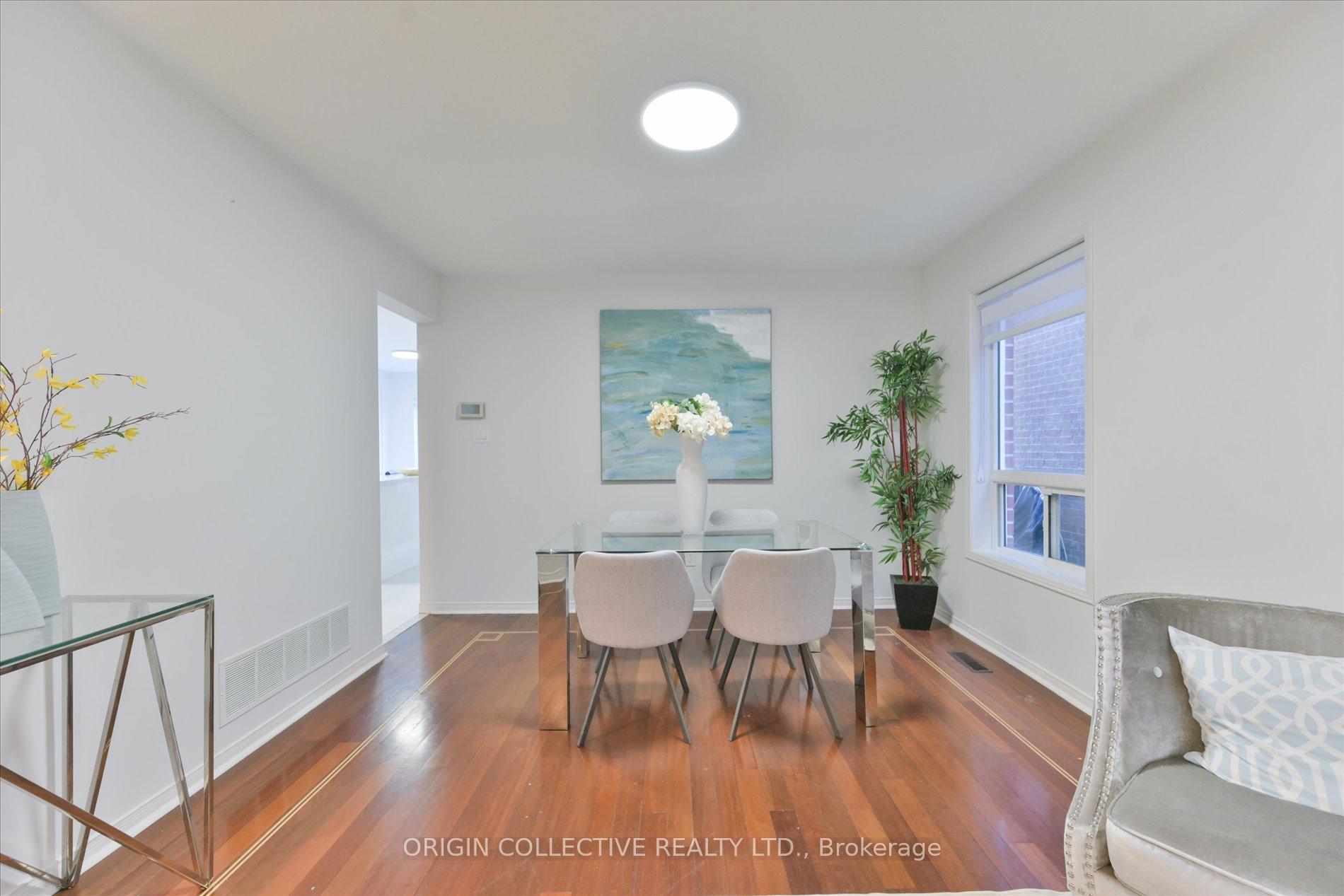 Photo 5 of 156 Monteith Crescent, Vaughan, Maple — HOMEH