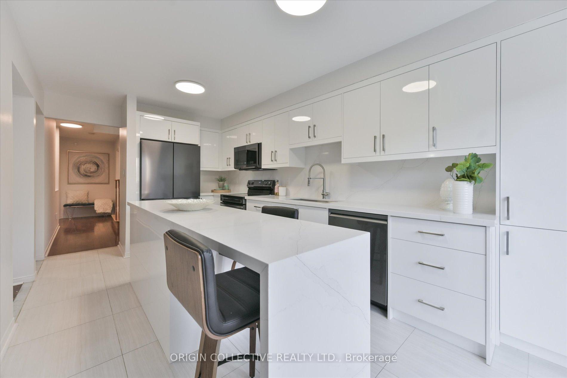 Photo 8 of 156 Monteith Crescent, Vaughan, Maple — HOMEH