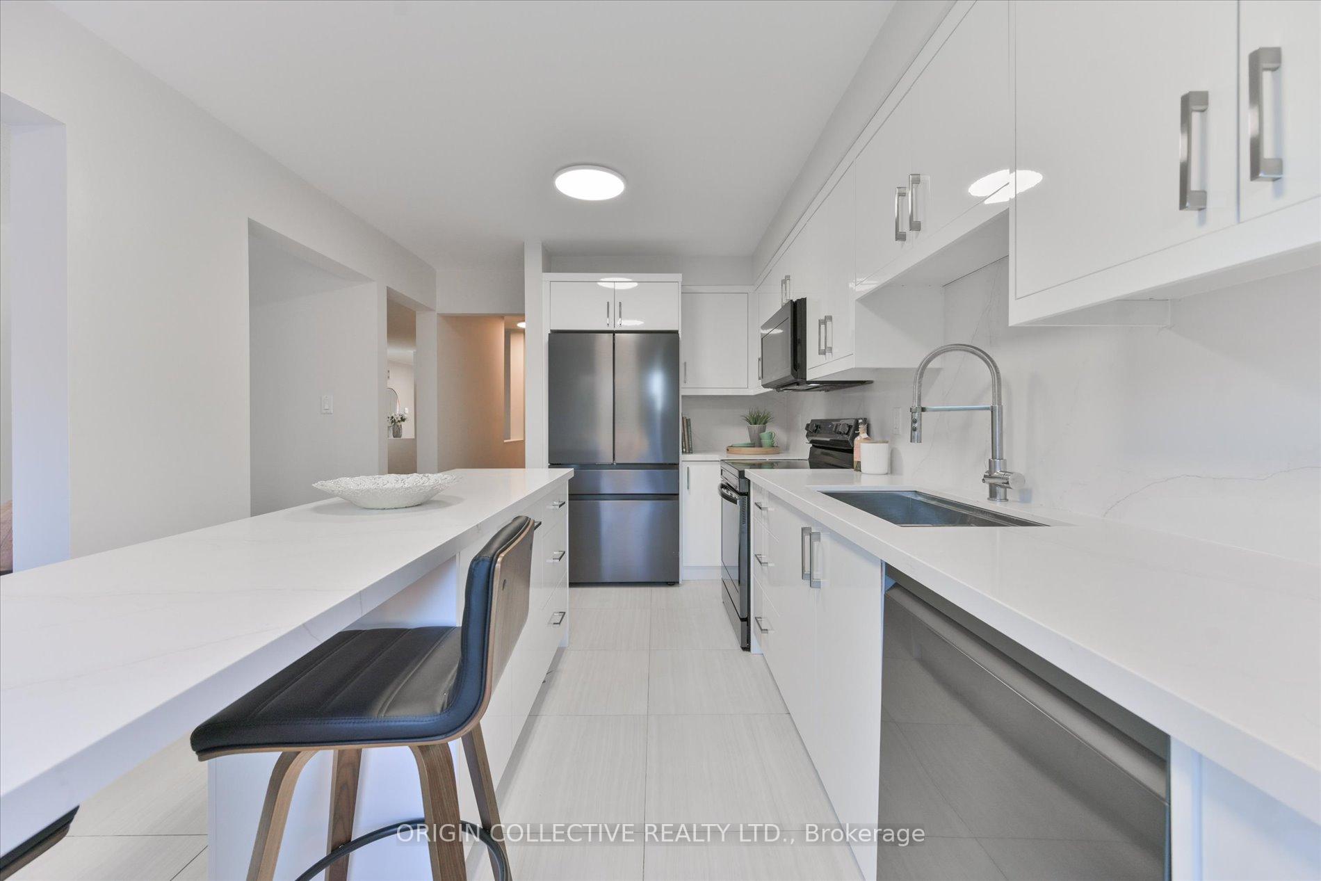 Photo 9 of 156 Monteith Crescent, Vaughan, Maple — HOMEH