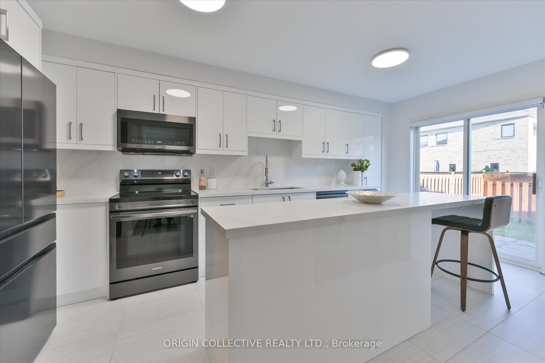 Photo 11 of 156 Monteith Crescent, Vaughan, Maple — HOMEH