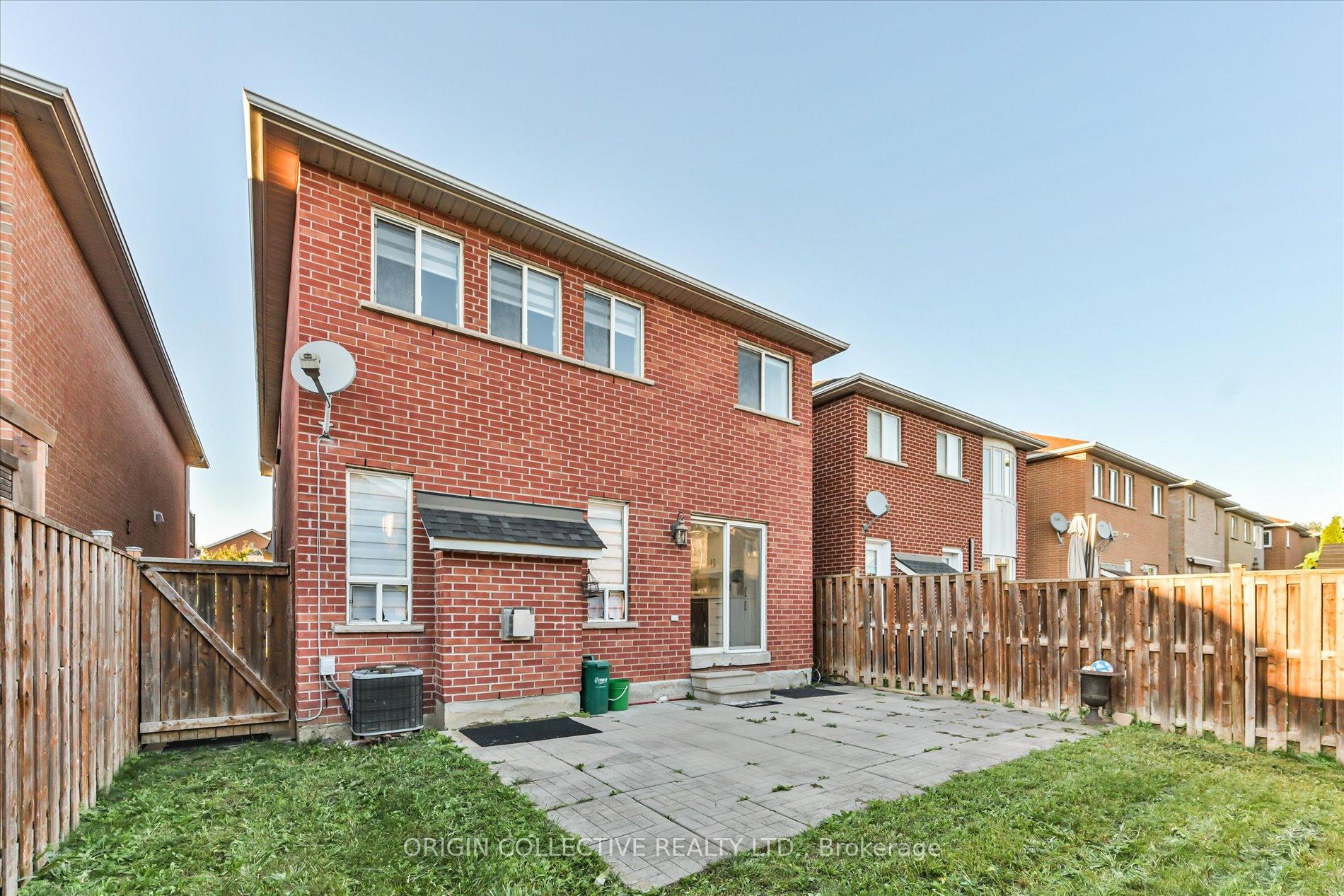 Photo 25 of 156 Monteith Crescent, Vaughan, Maple — HOMEH