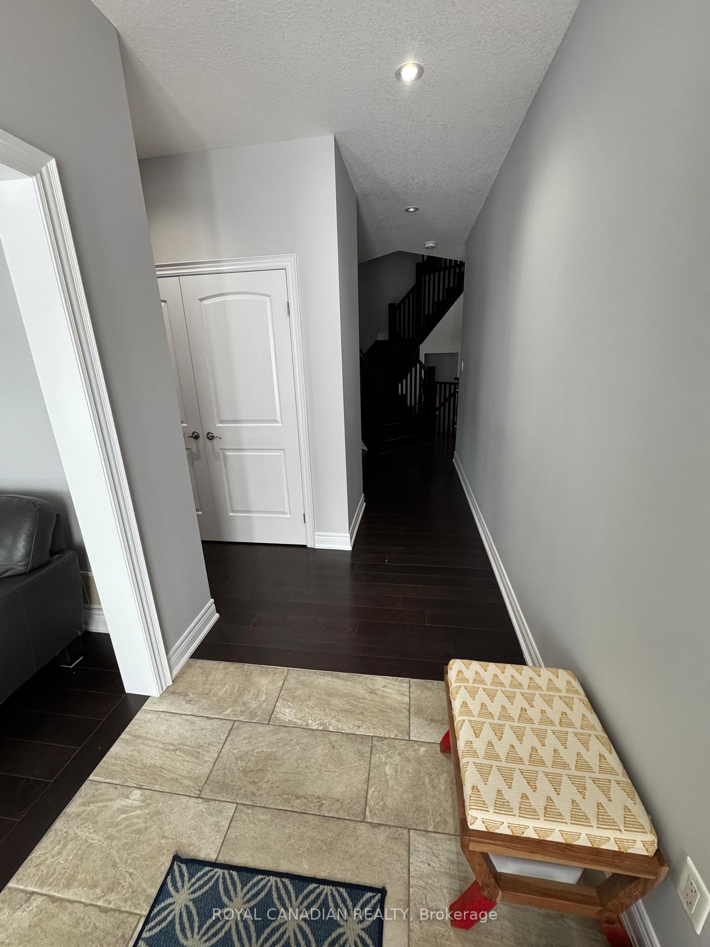 Photo 5 of Unit Upper, 224 Moorland Crescent, Hamilton, Meadowlands — HOMEH