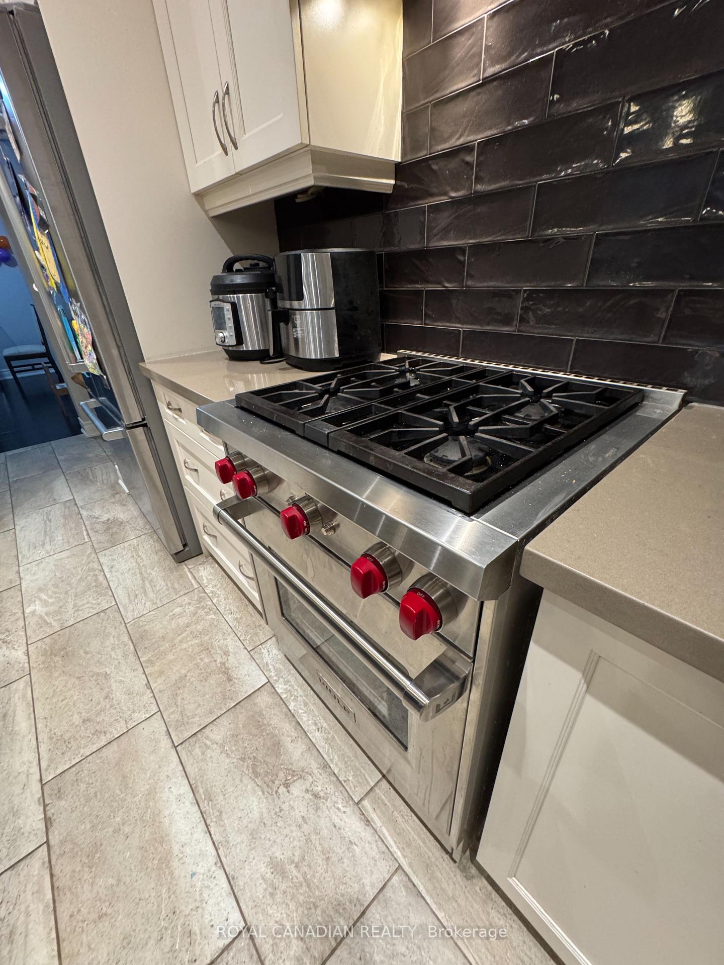 Photo 10 of Unit Upper, 224 Moorland Crescent, Hamilton, Meadowlands — HOMEH