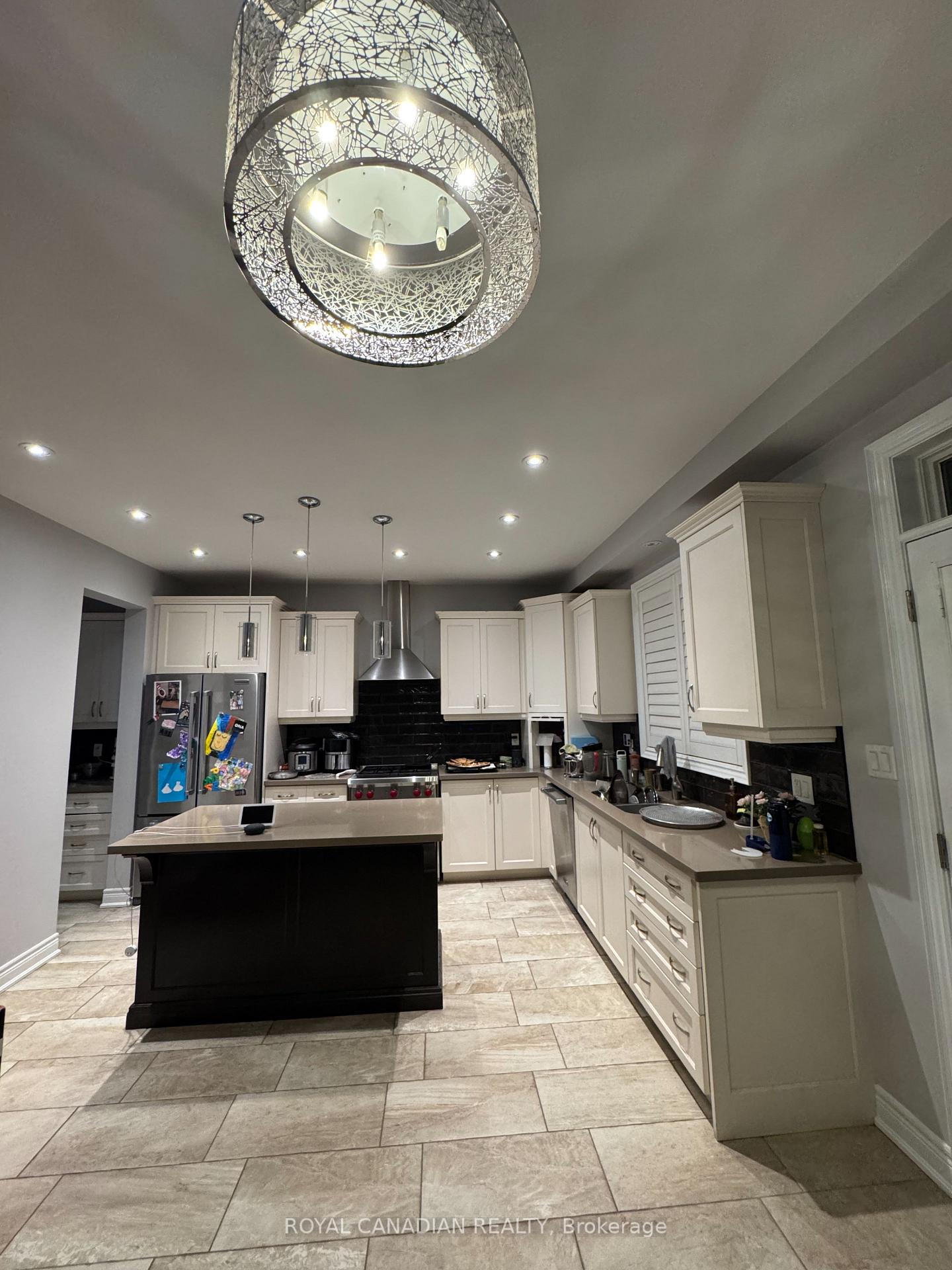 Photo 11 of Unit Upper, 224 Moorland Crescent, Hamilton, Meadowlands — HOMEH