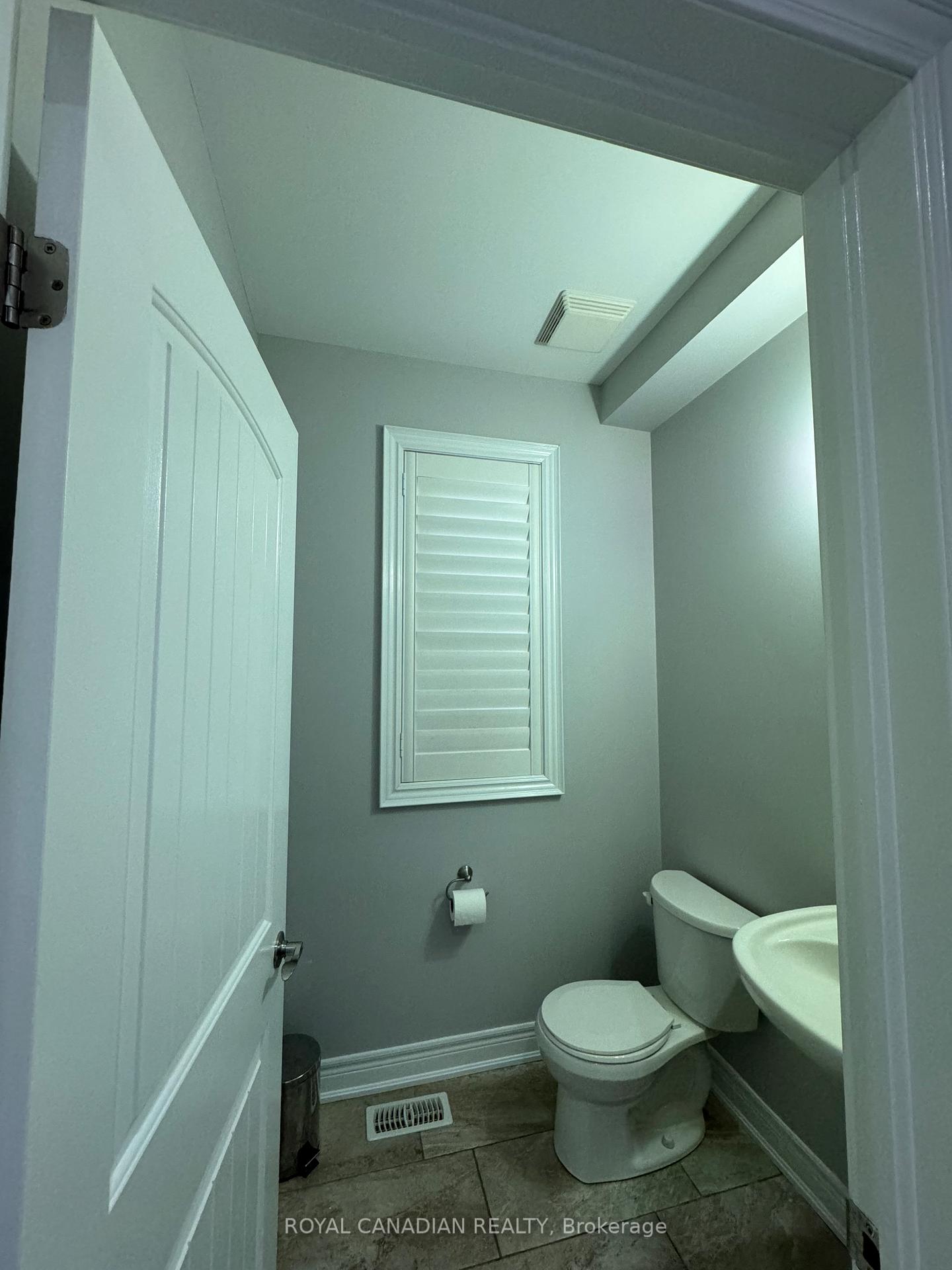 Photo 13 of Unit Upper, 224 Moorland Crescent, Hamilton, Meadowlands — HOMEH