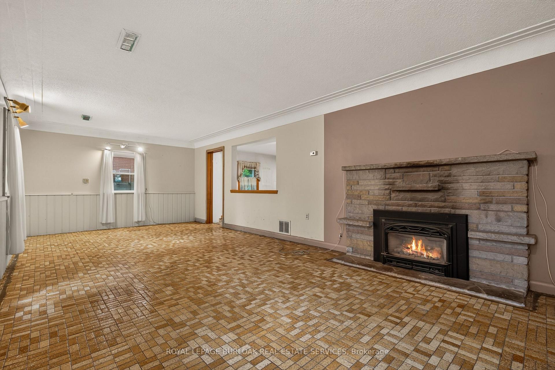 Photo 2 of 539 Enfield Road, Burlington, LaSalle — HOMEH